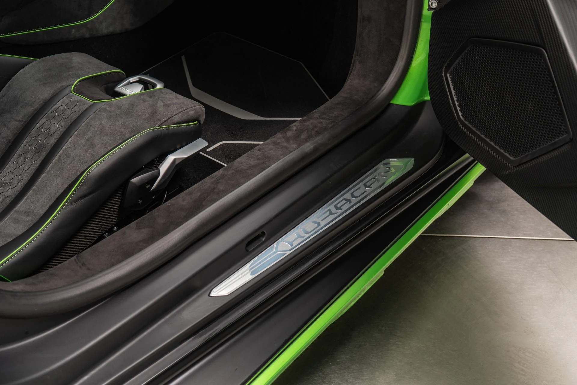 mph030_2682558761_Used_2024_Lamborghini_Huracan_Sterrato_1762382893_a6da7f9c67