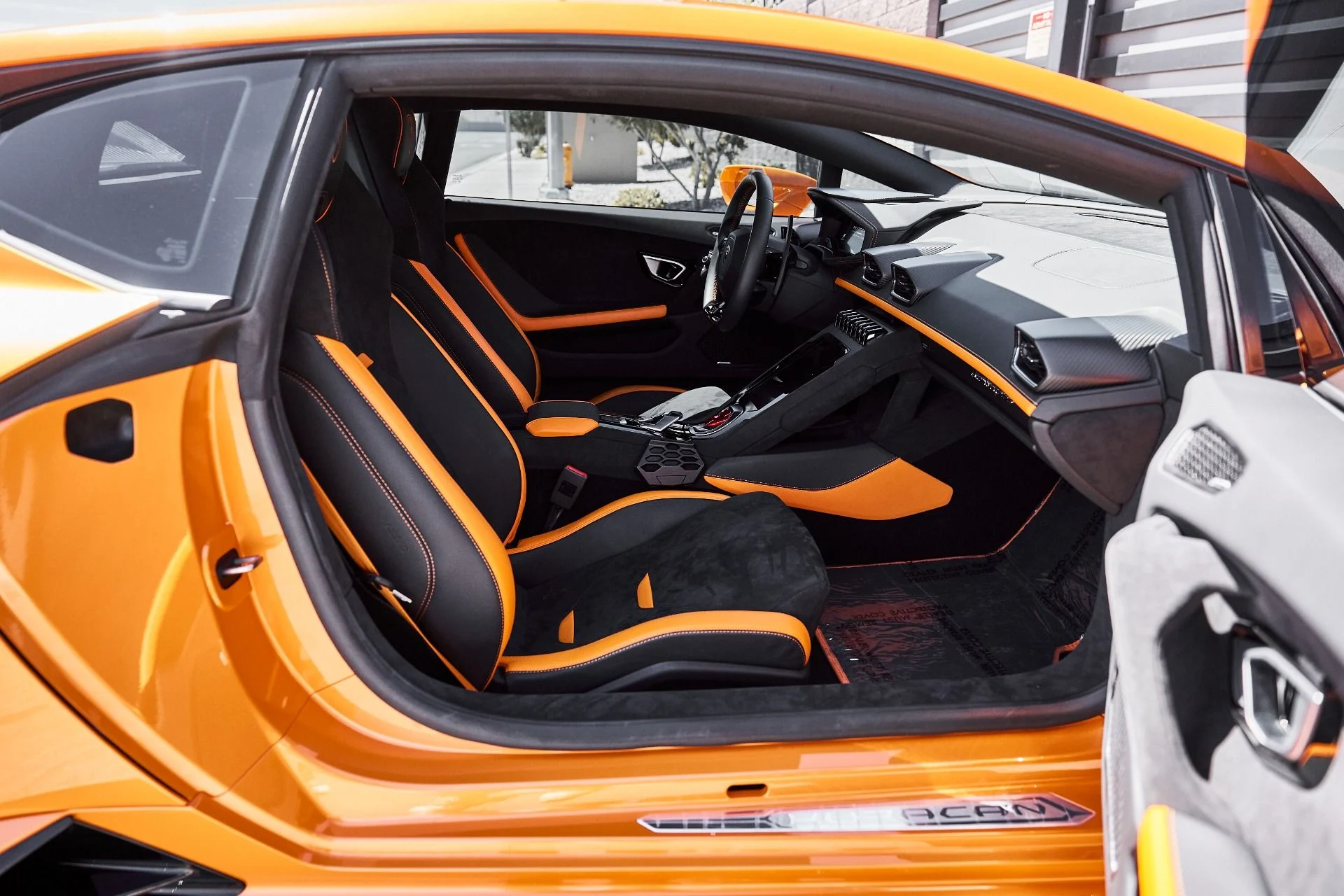 mph030_2685909467_Used_2023_Lamborghini_Huracan_Tecnica_Base_1777011643_a6b2b49358