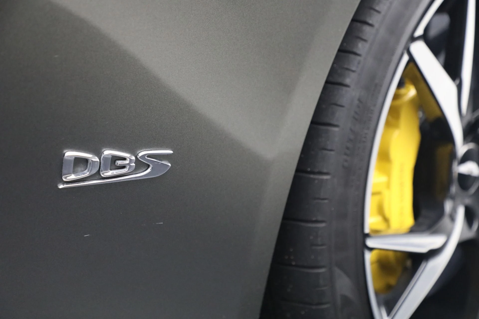 mph030_2701295548_Used_2019_Aston_Martin_DBS_Superleggera_1766529169_c3c6ac29ac