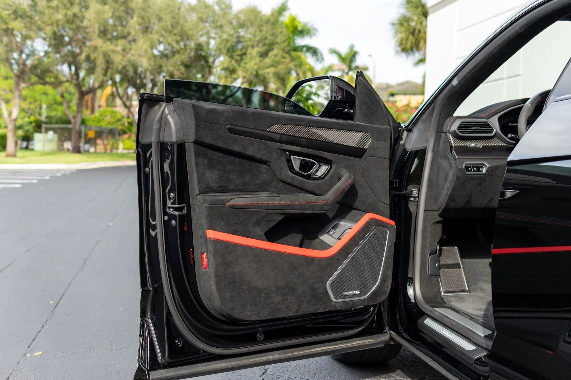 mph030_2701838534_Used_2024_Lamborghini_Urus_Performante_1766445778_fd27c3939b