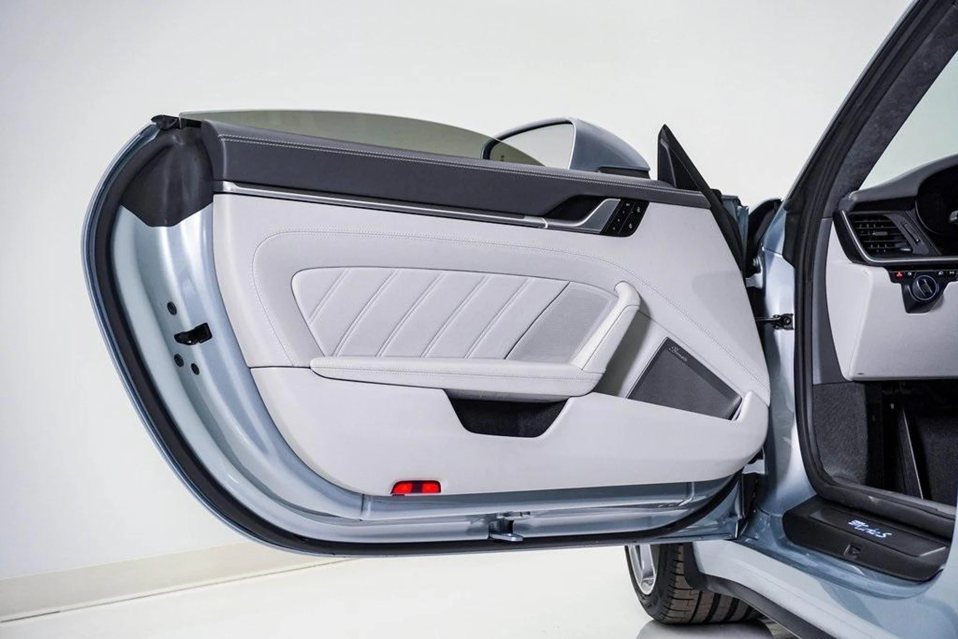 mph030_2713582643_d_Z_Qfolnxneffcr_J_Ys_UHVD_Rvfl_RM_68400129e7