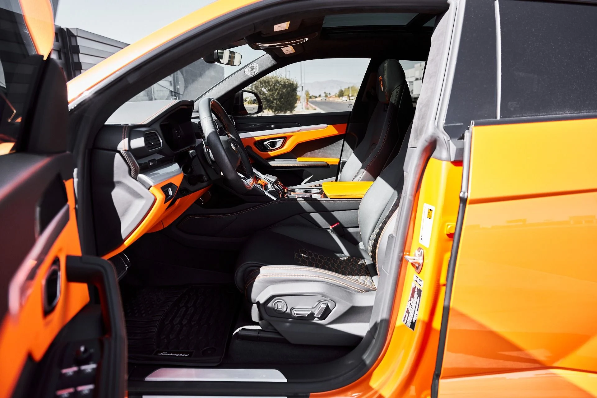 mph030_2723919748_Used_2022_Lamborghini_Urus_1778204426_5d92b418d0