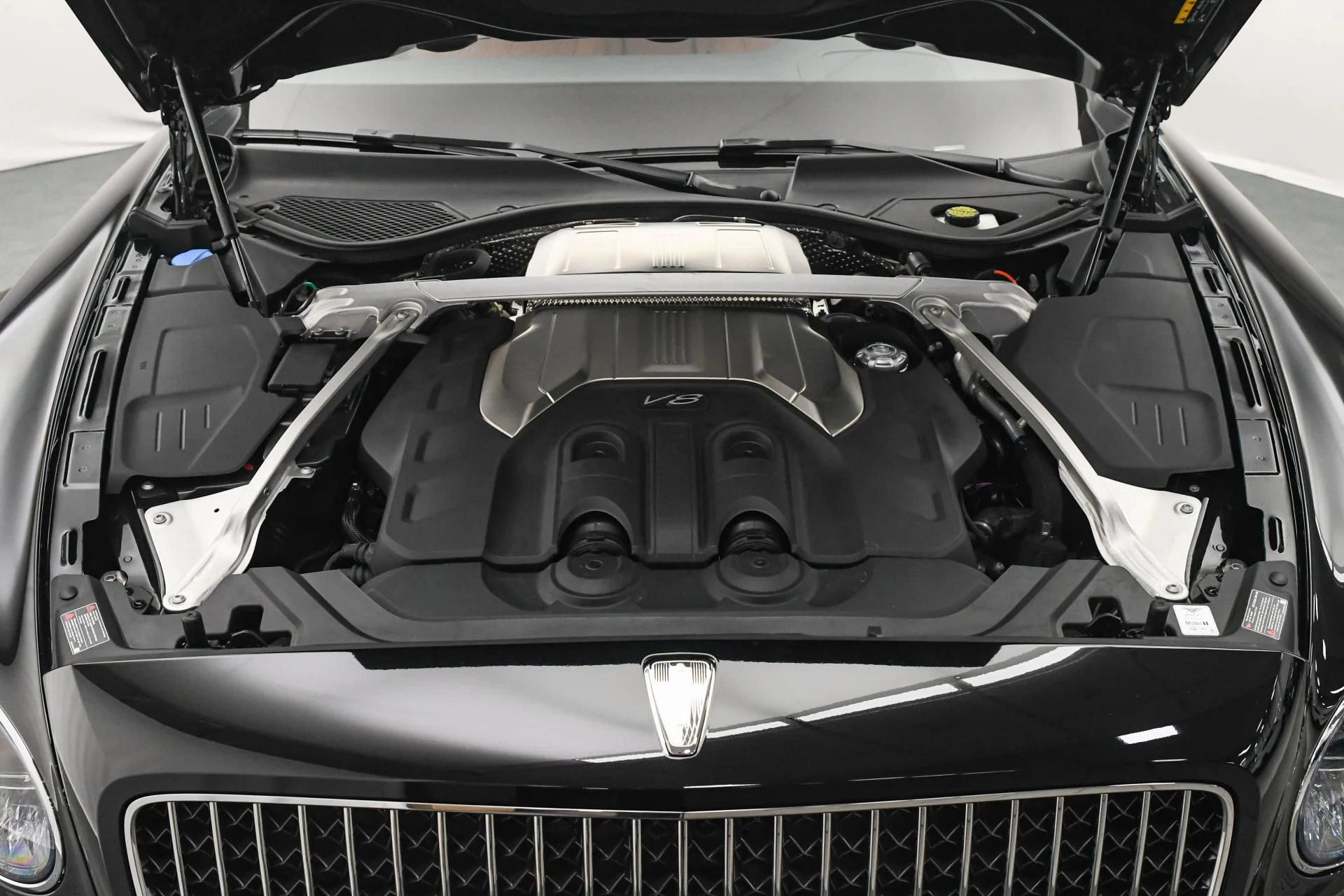 mph030_2724368614_Used_2023_Bentley_Flying_Spur_Azure_1755332908_28de6b4587