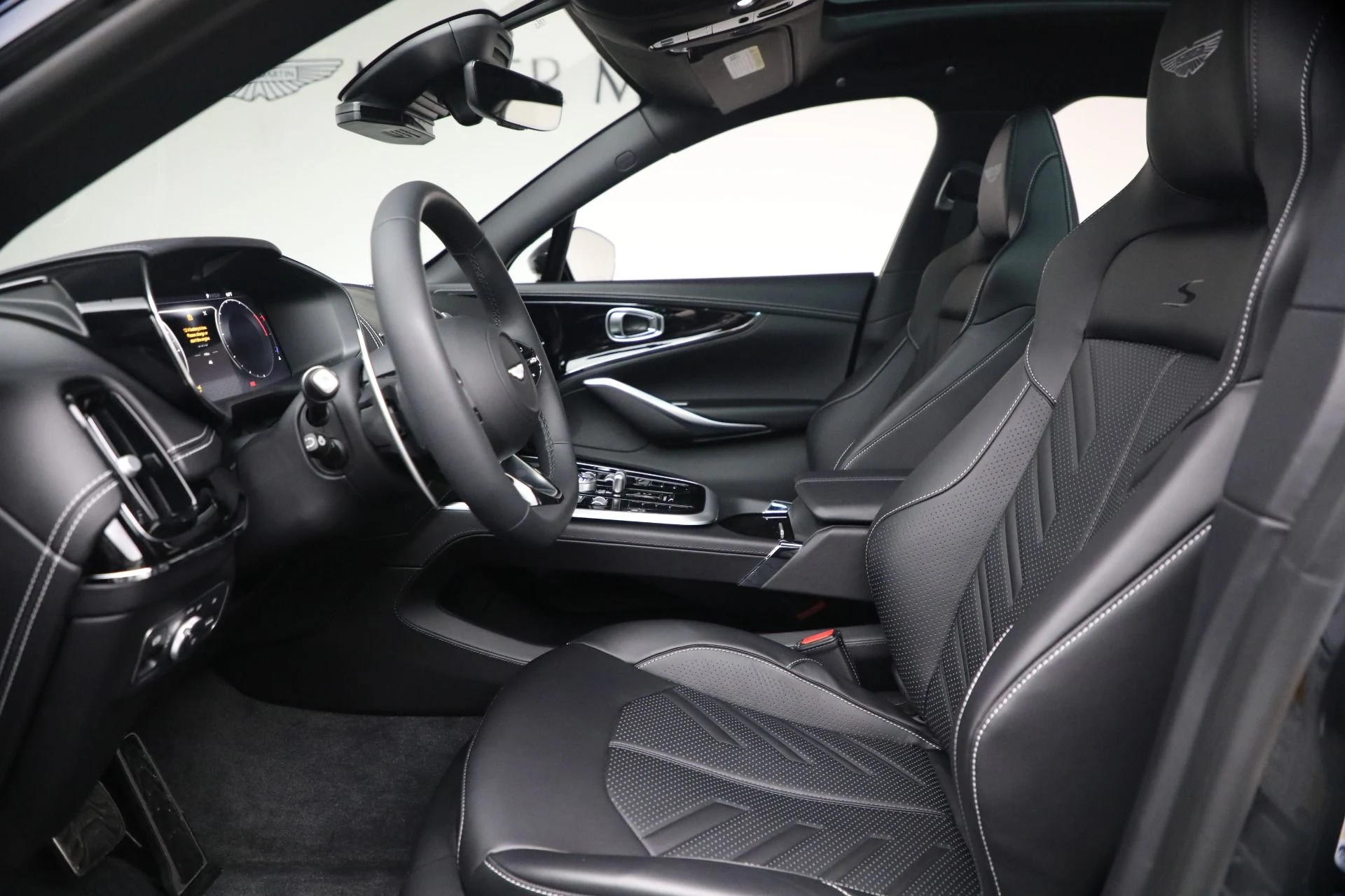 mph030_2725051455_New_2026_Aston_Martin_DBX_S_1771452584_65728f8a8a