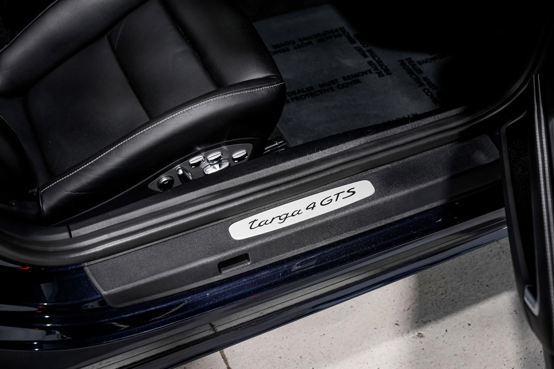 mph030_2729102749_6a48c81e3c0351aee1b01c63d9d50c18x_84b4158dc5