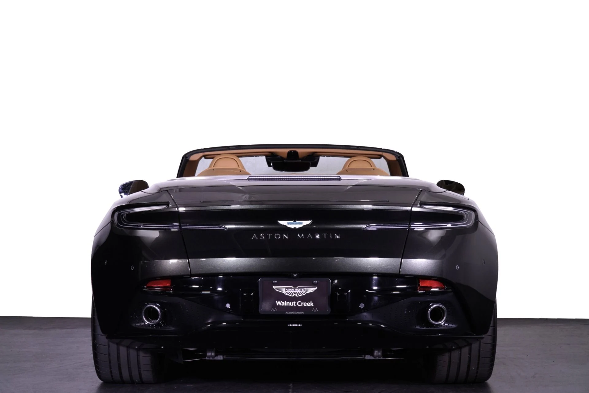 mph030_2730095015_New_2026_Aston_Martin_DB_12_Volante_Volante_1762323175_5df82fb9ee