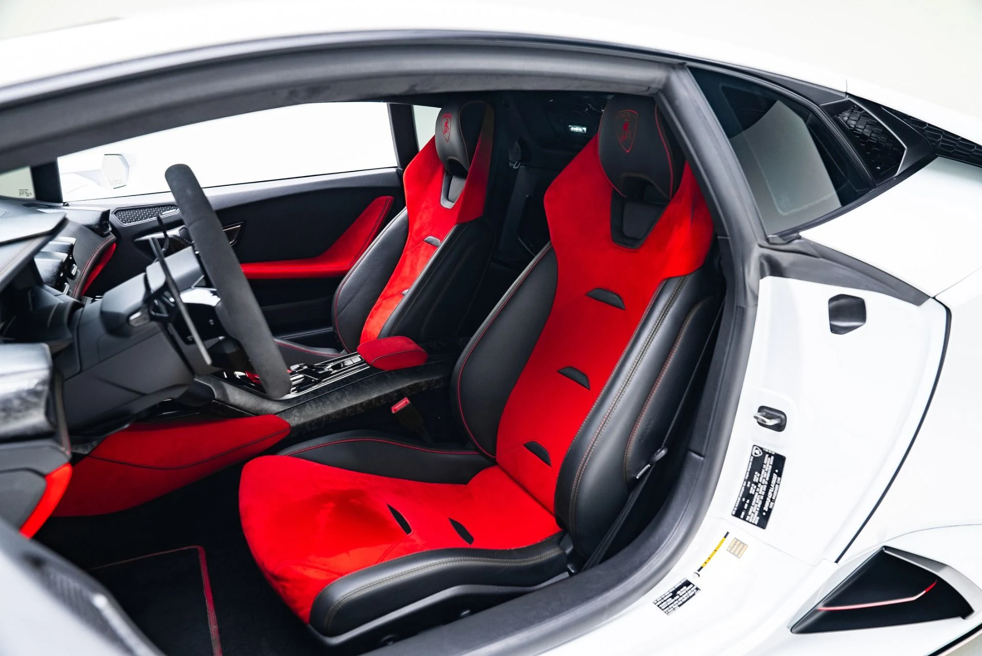 mph030_2745410976_Used_2020_Lamborghini_Huracan_EVO_1766089703_25a1d85248