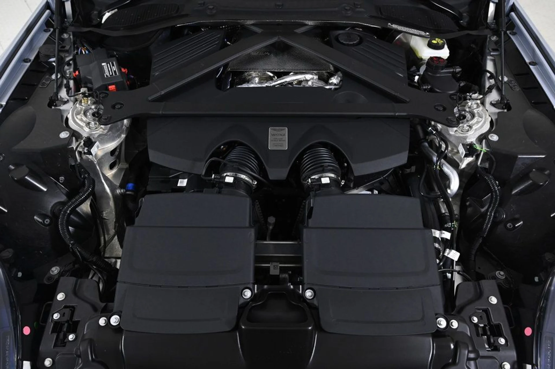 mph030_2746591016_new_2026_aston_martin_vantage_11350_22933647_30_1024_175eab95ca