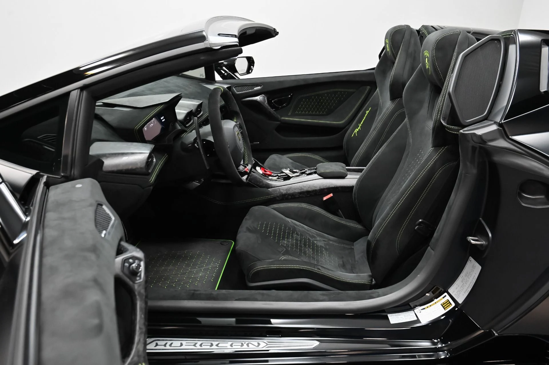 mph030_2752367586_Used_2019_Lamborghini_Huracan_Performante_1756916743_10aee96c34