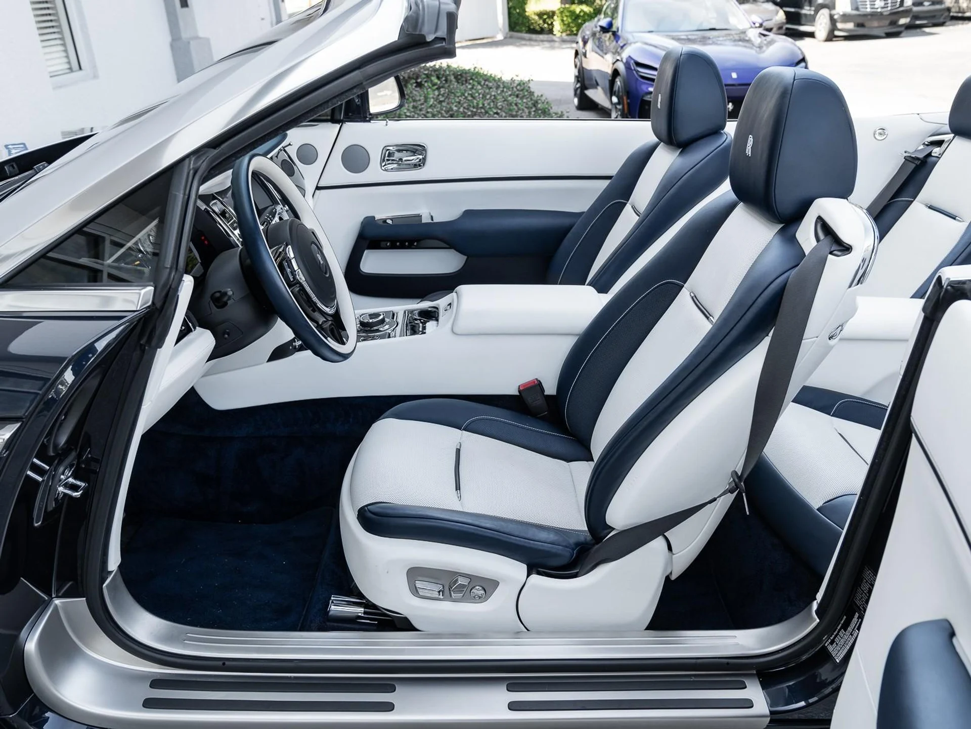 mph030_2761833891_Used_2018_Rolls_Royce_Dawn_Convertible_1764360448_6d53495ca3