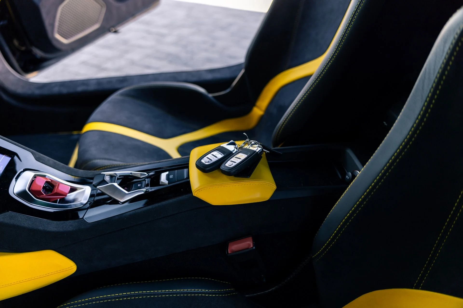 mph030_2762602749_Used_2024_Lamborghini_Huracan_Tecnica_1774294543_843a3be768