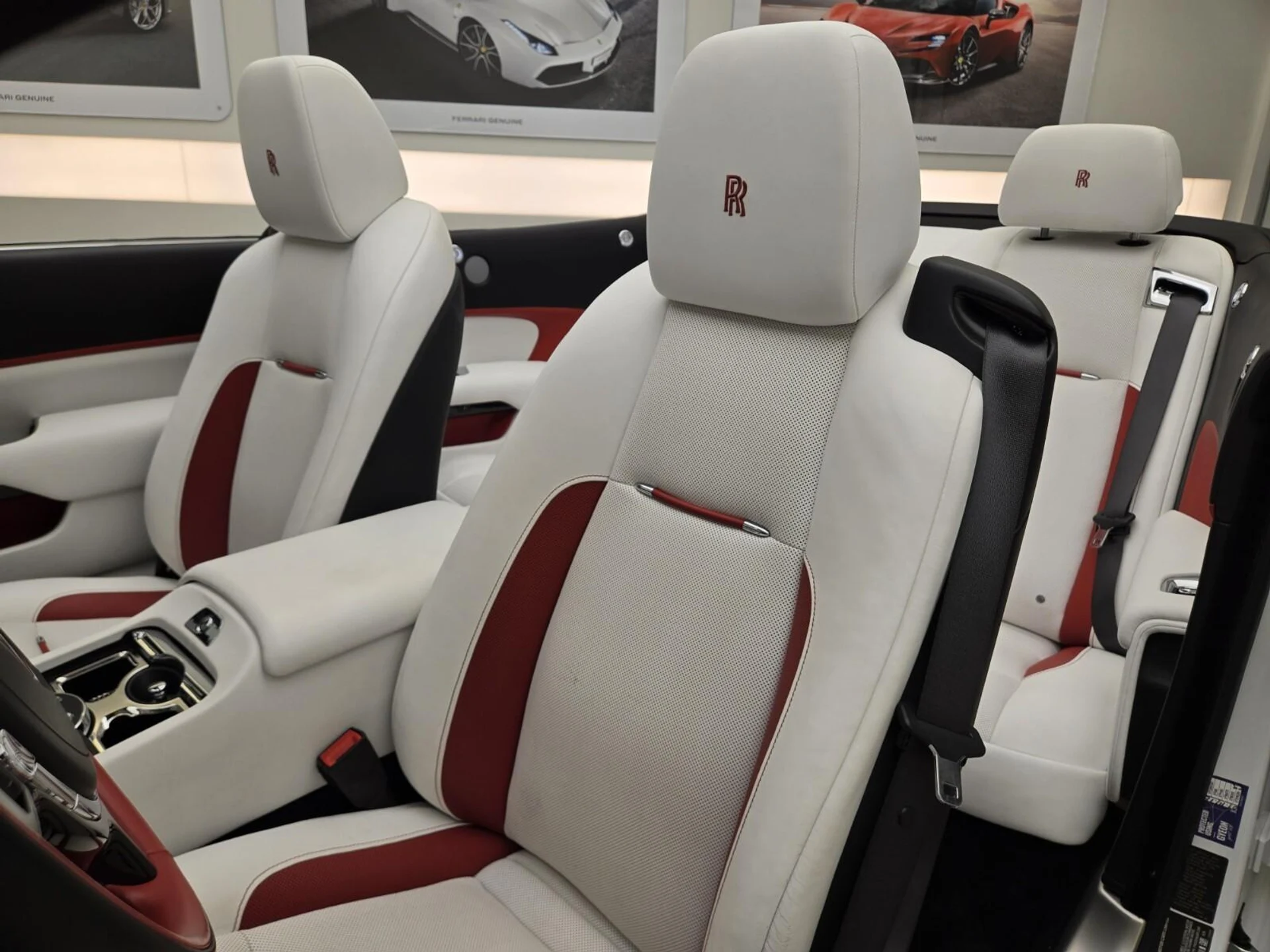 mph030_2762920110_Used_2018_Rolls_Royce_Dawn_1753166217_ca781b920b