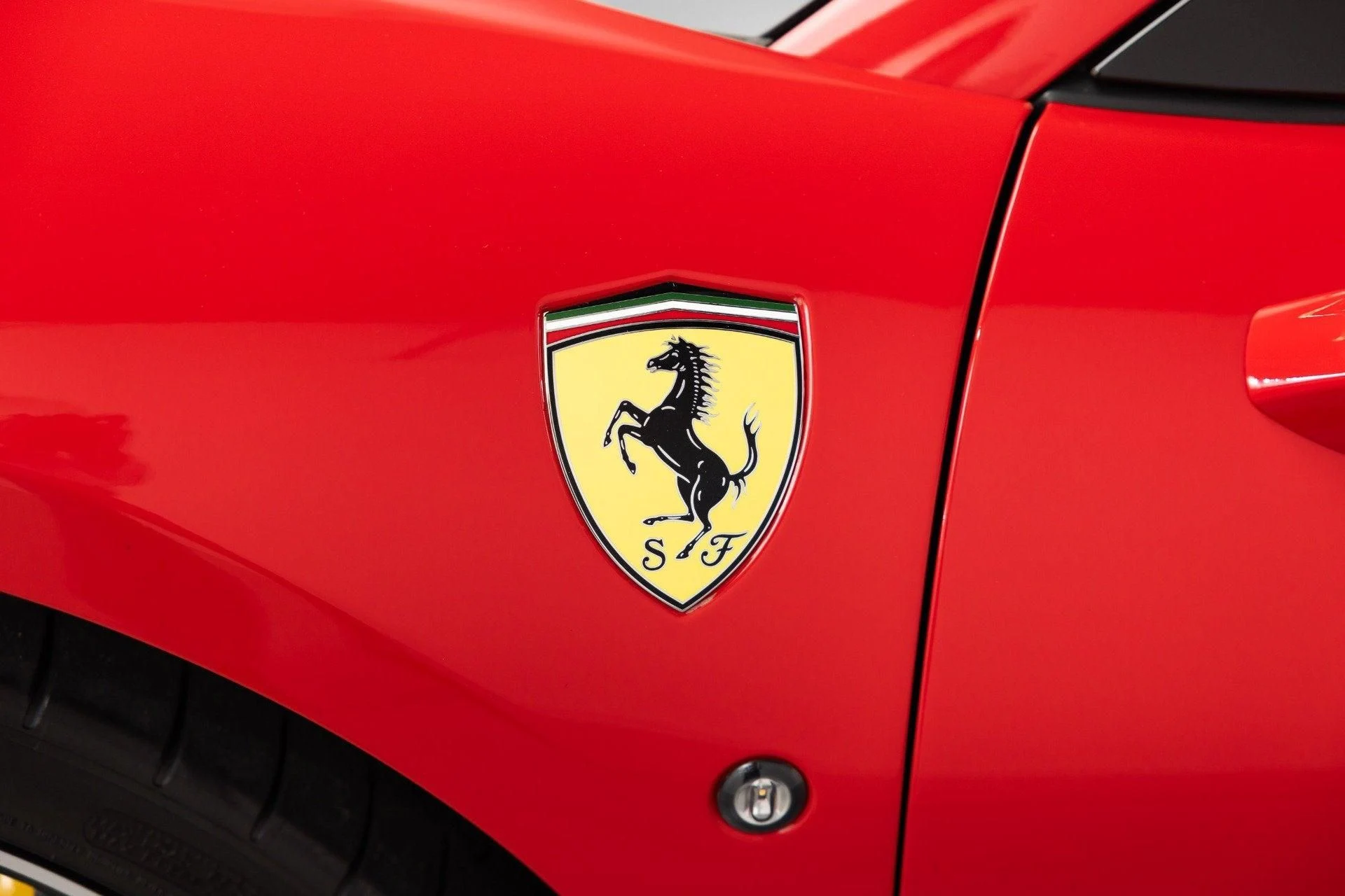 mph030_2762927394_Used_2021_Ferrari_F8_Spider_1788440821_add50720e4