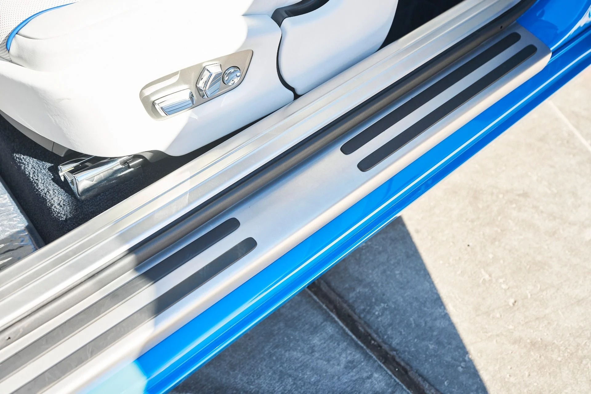 mph030_2765587930_Used_2020_Rolls_Royce_Wraith_Base_1762567740_c7e8eb48b4