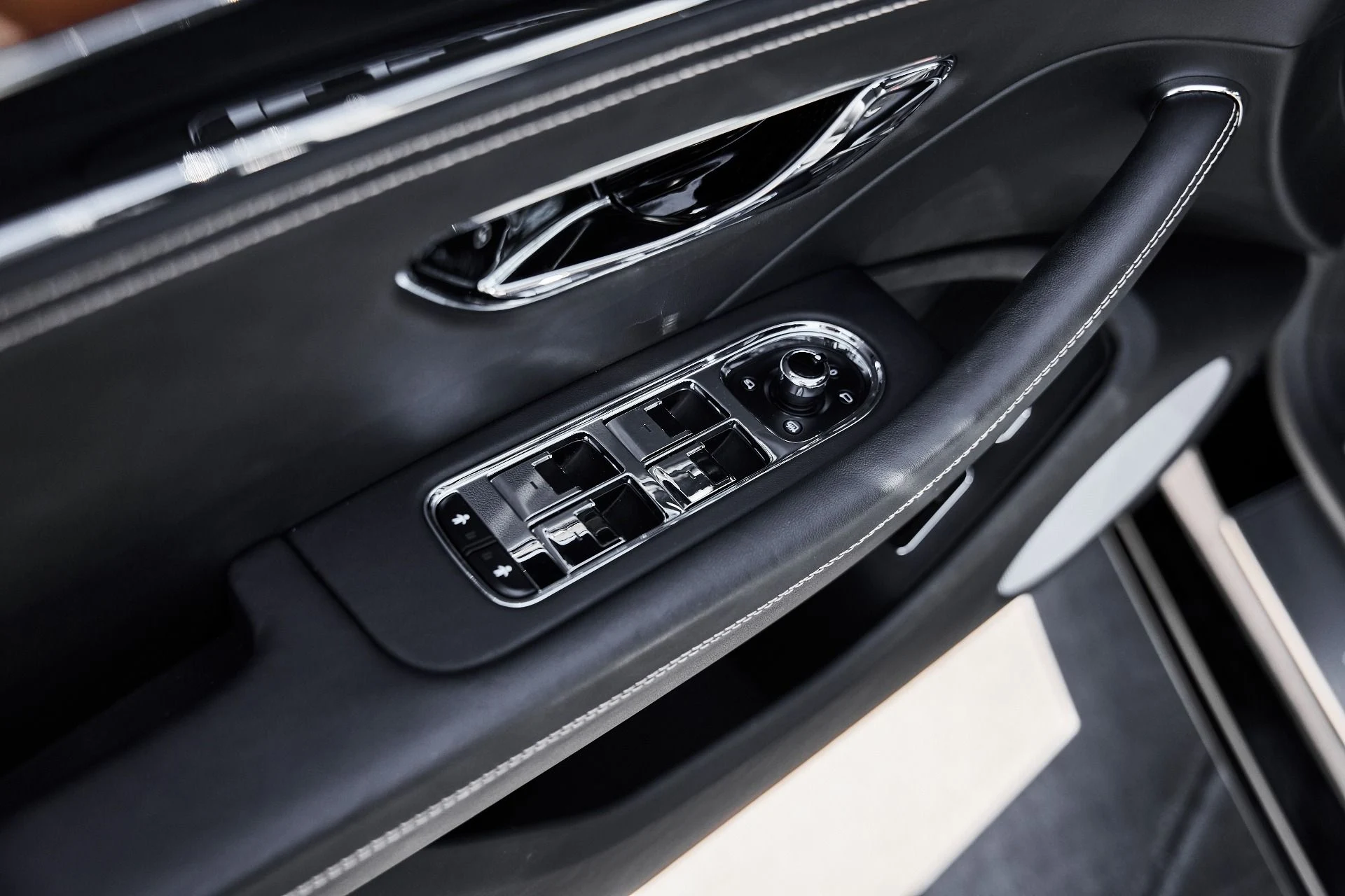 mph030_2770252736_Used_2024_Bentley_Flying_Spur_1782150669_5b12b308bc