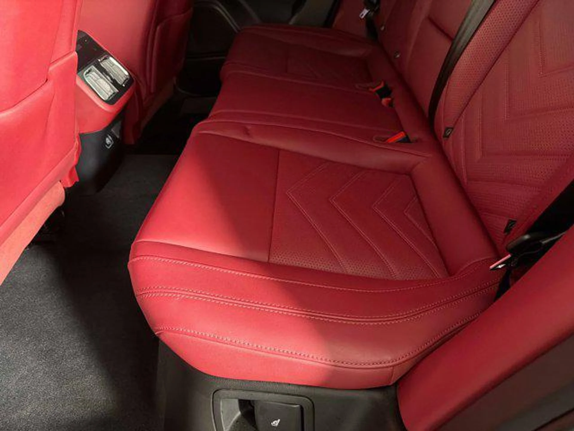 mph030_2776418737_vt_Y2yyi_Q7_Bi_Xjjvjbu_d40h_Bp64_9038db7462