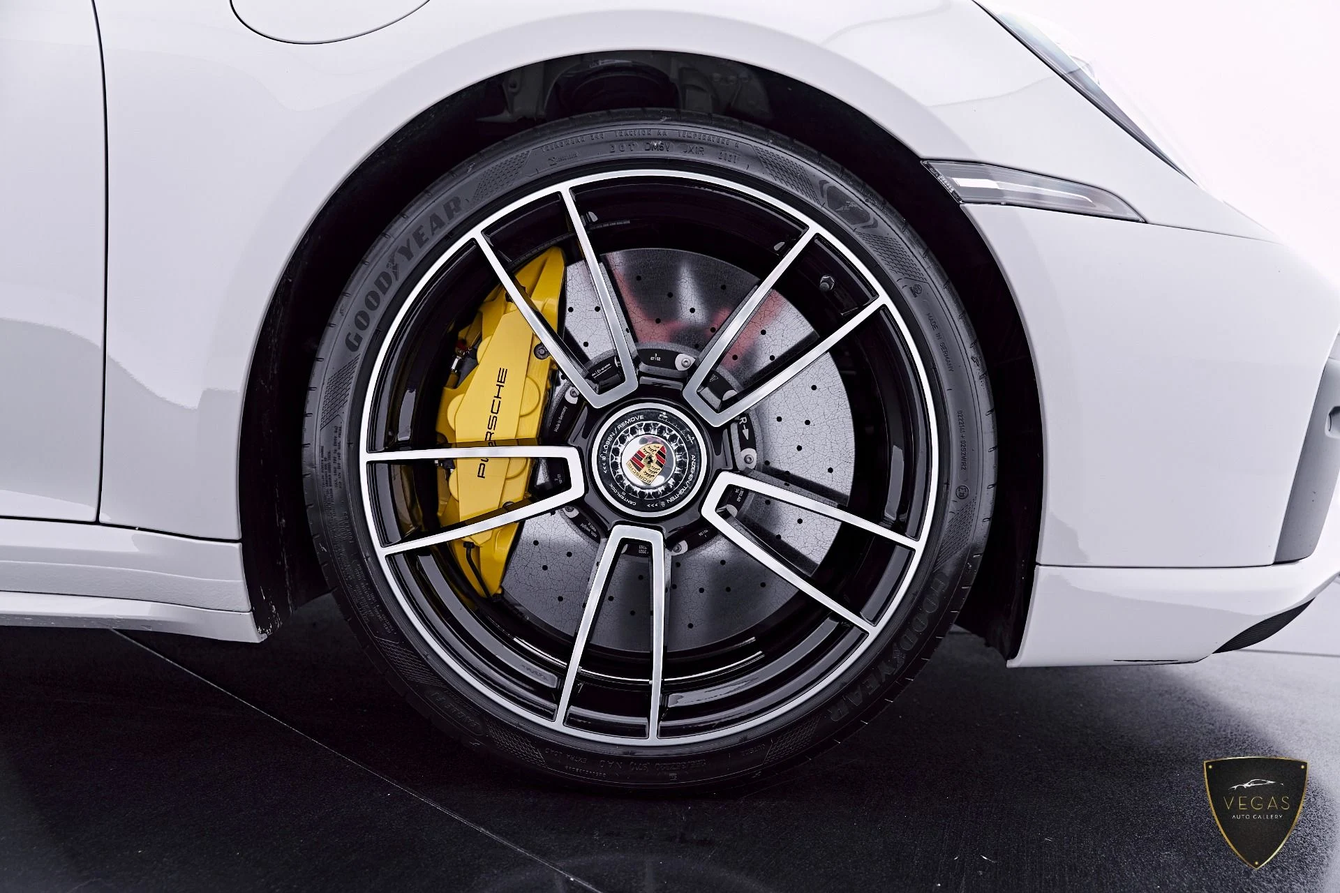 mph030_2788142378_Used_2022_Porsche_911_Turbo_S_1782757607_a03e459690