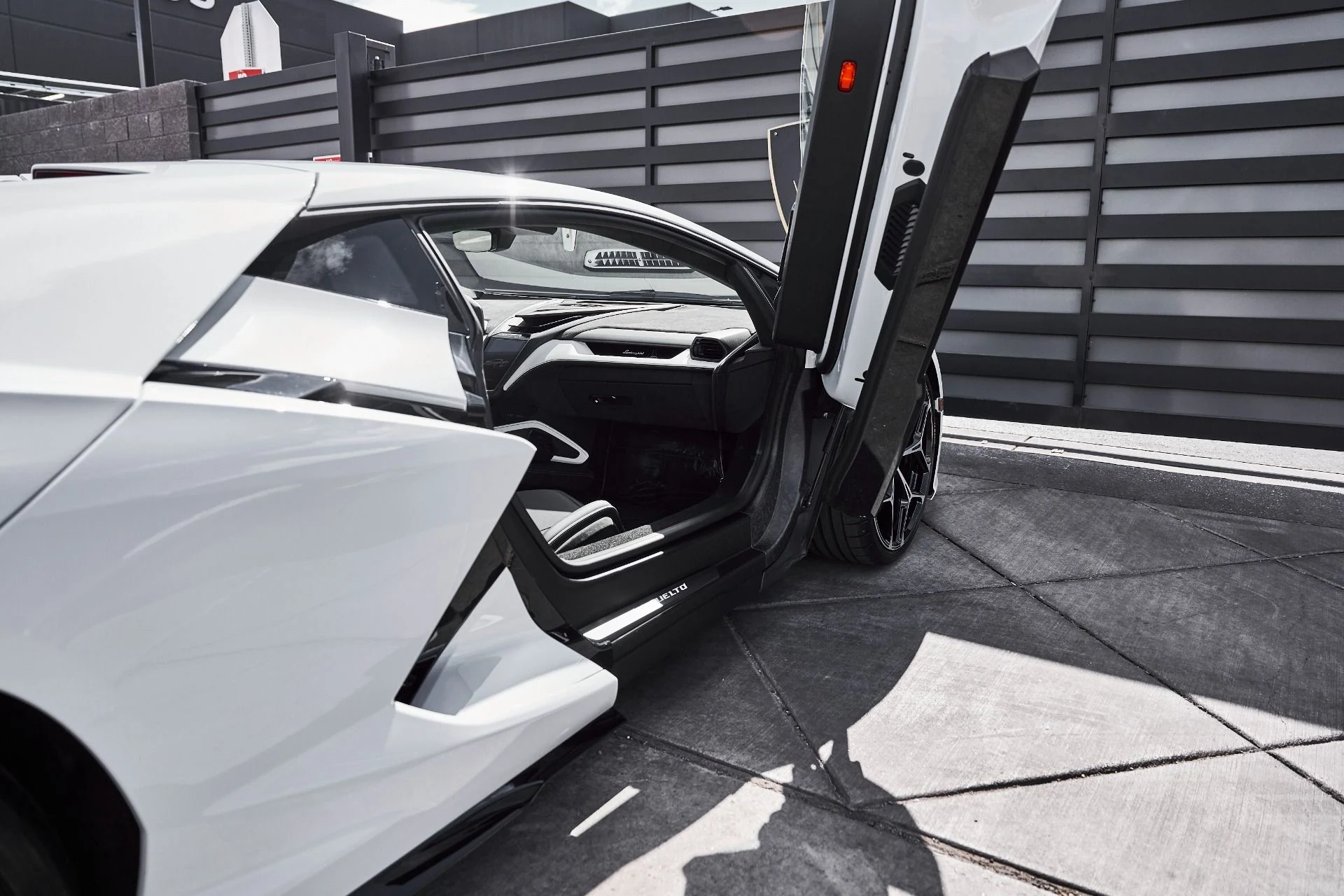 mph030_2790201788_Used_2026_Lamborghini_Revuelto_Base_1777078394_9f7984da66