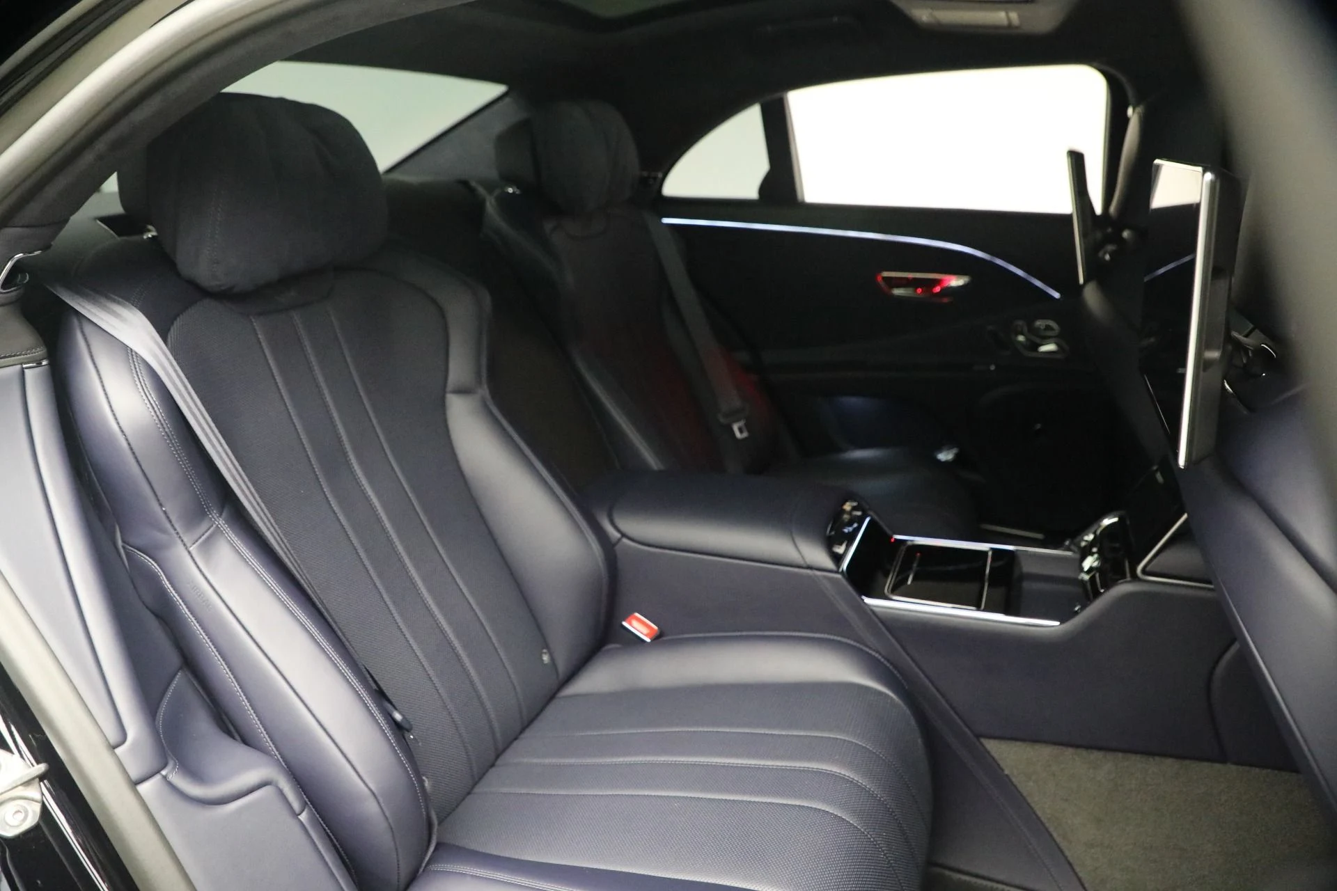 mph030_2800190195_Used_2023_Bentley_Flying_Spur_V8_1770152797_cd57a00522