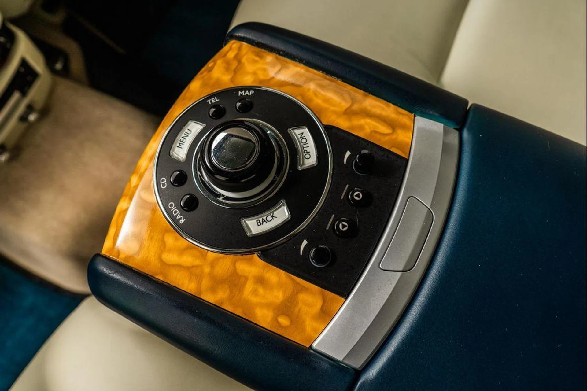 mph030_2806181490_7_Qd_W66f1_N_Qek6_Bpb_Xd1_Y8f_Txt_JM_528bb915db