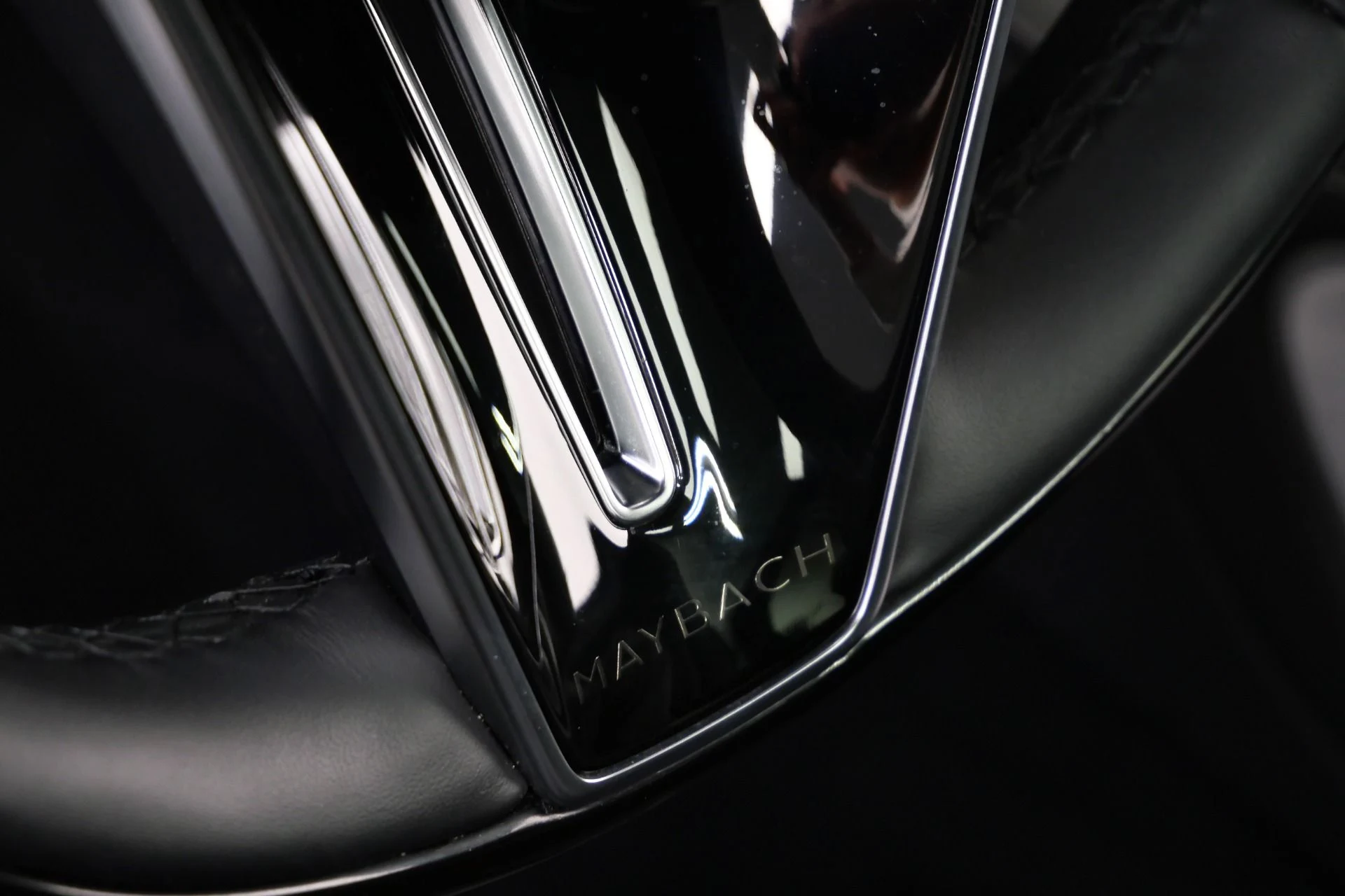 mph030_2811220287_Used_2025_Mercedes_Benz_Maybach_GLS_600_4_MATIC_Monoblock_Wheels_4_Seat_Configuration_Rear_Entertainment_1776793710_86aca8c20b