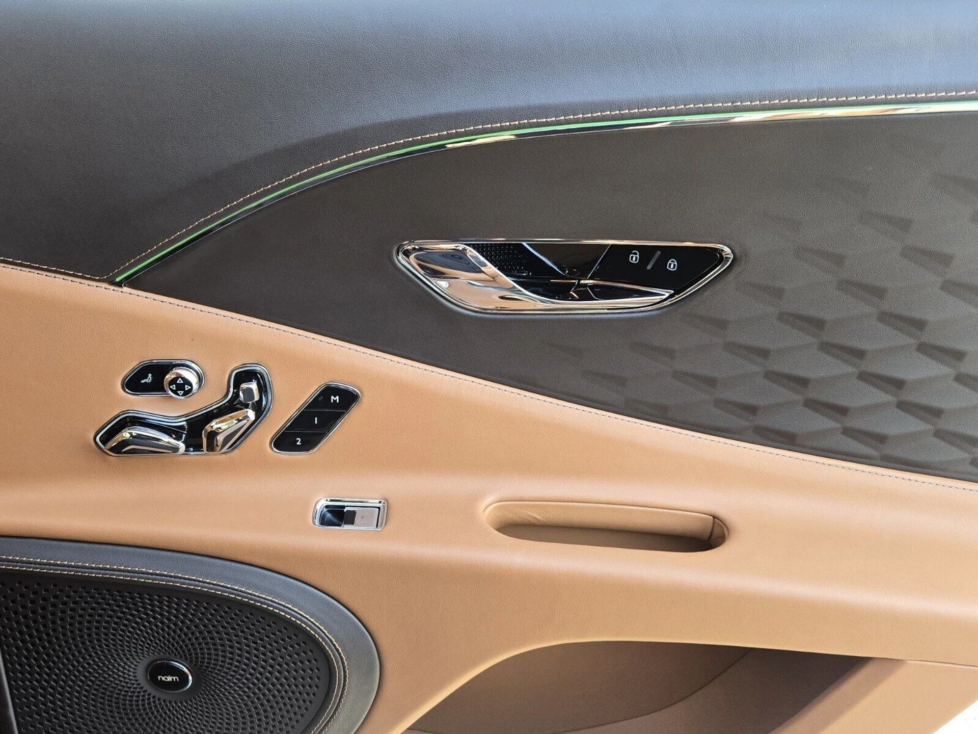 mph030_2823929409_ded0dfdd2da91ba8d602ca1dd60482eex_7b164c198c