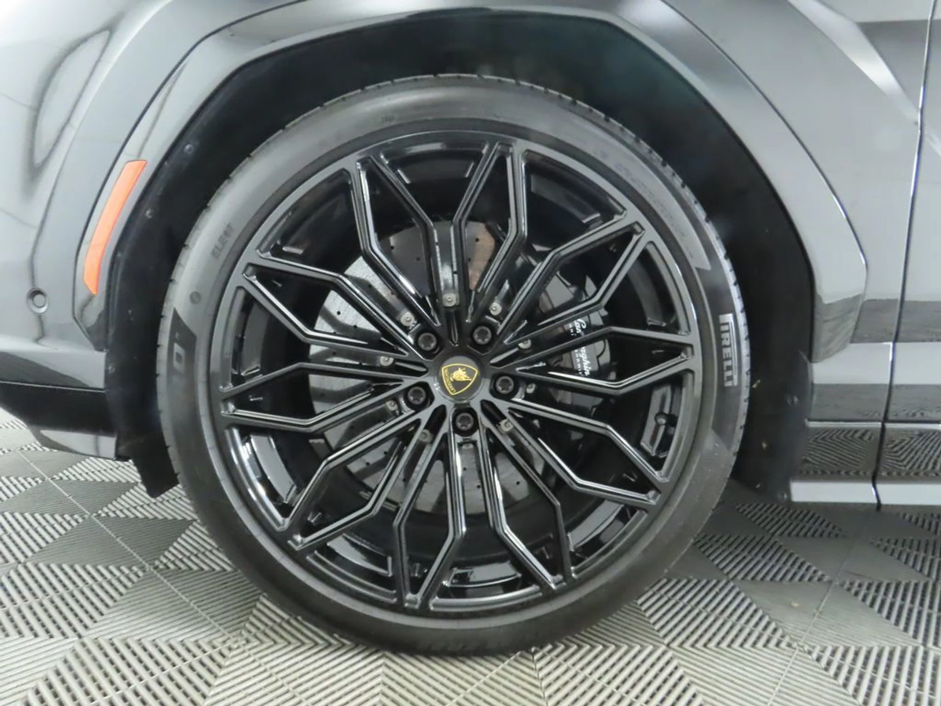 mph030_2828150906_used_2025_lamborghini_urus_seawd_8119_22939626_31_1024_db01c1a614
