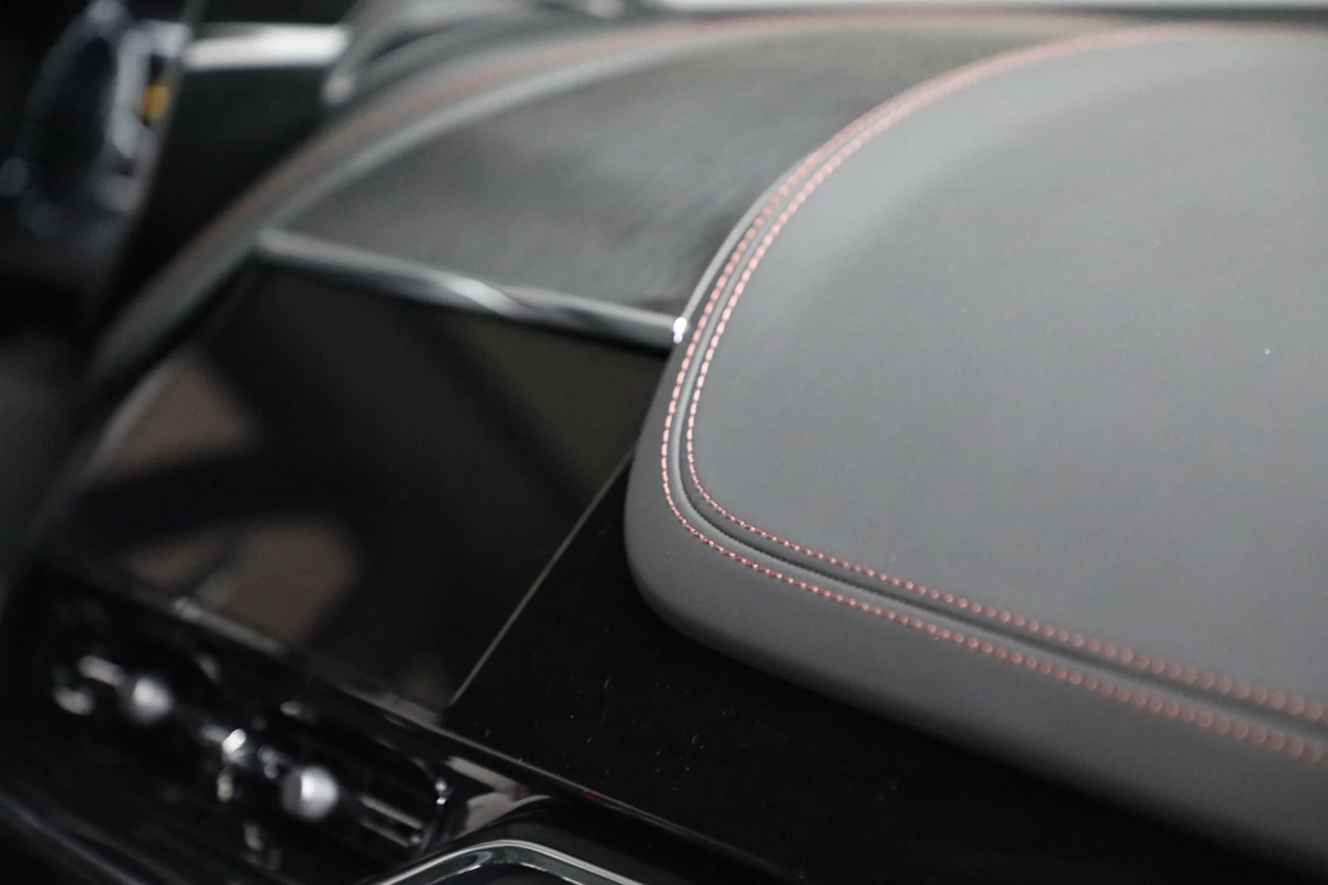 mph030_283998456_New_2025_Aston_Martin_DBX_707_b0286b3148