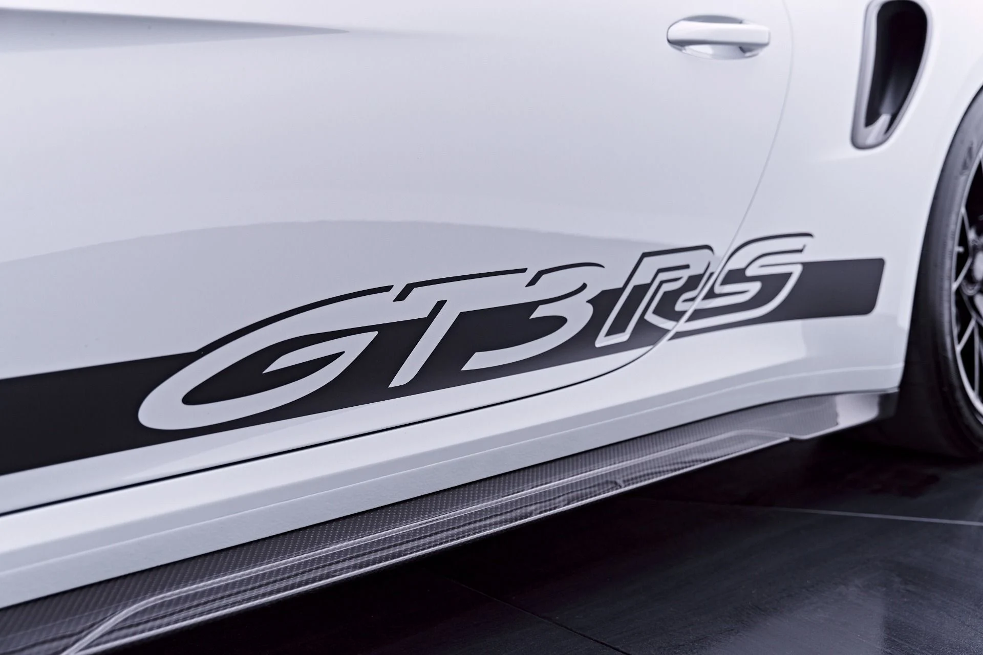 mph030_2841238126_Used_2025_Porsche_911_GT_3_RS_1781833681_115ef0f9de