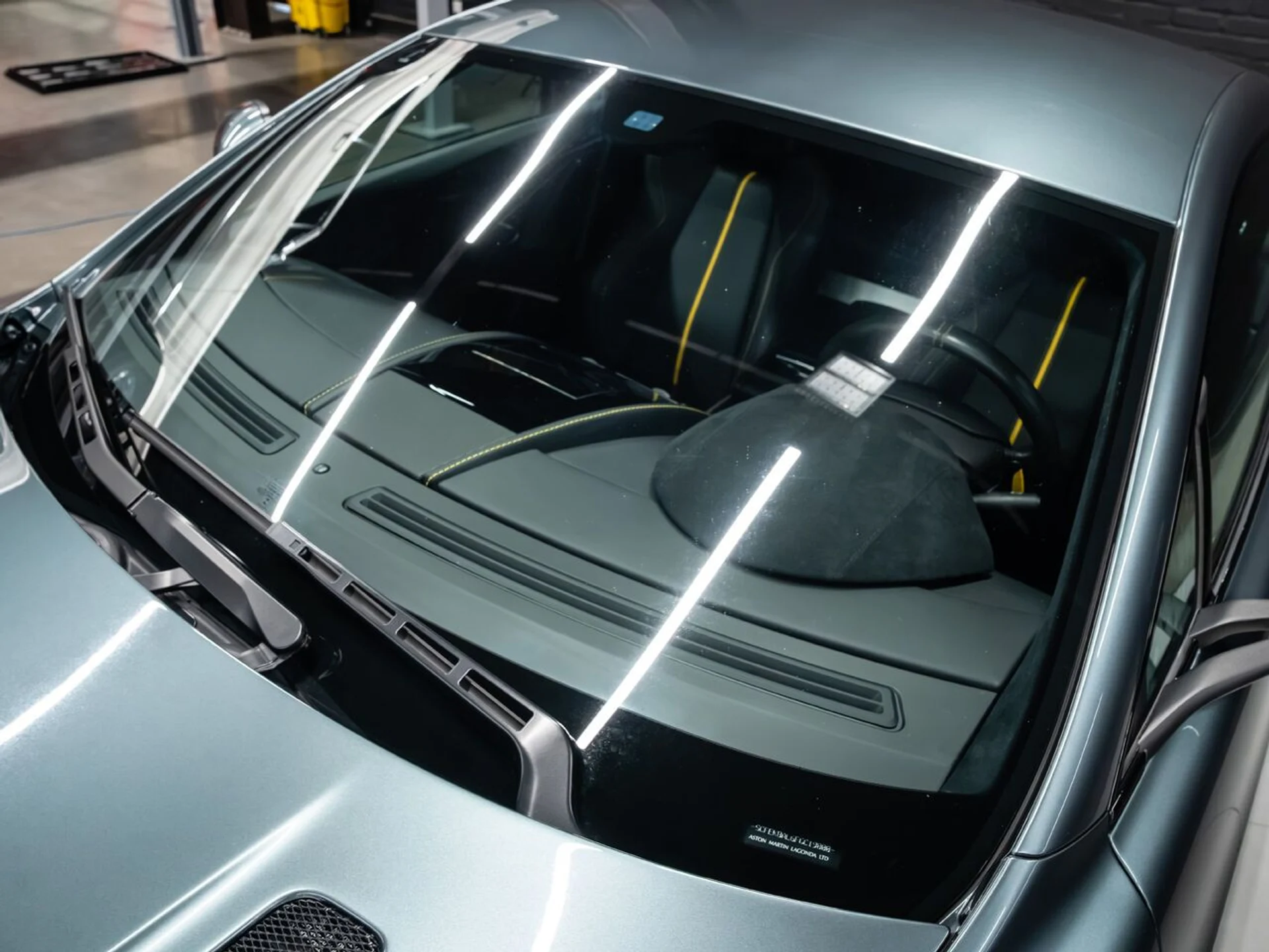 mph030_2847952355_aston_martin_v8_vantage_2015_377e189a88