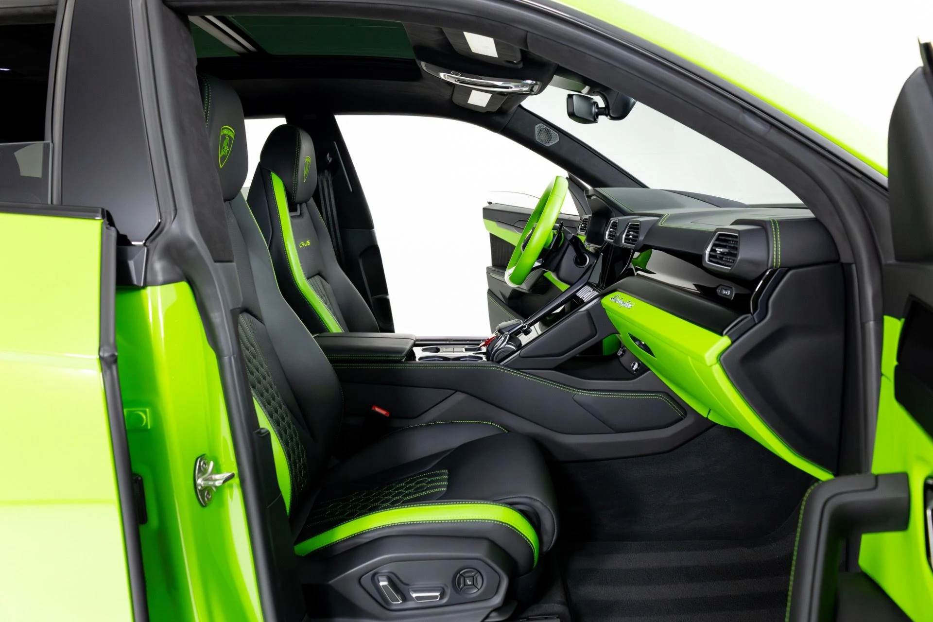 mph030_2849867665_Used_2023_Lamborghini_Urus_S_1769555052_cac53fcf9f