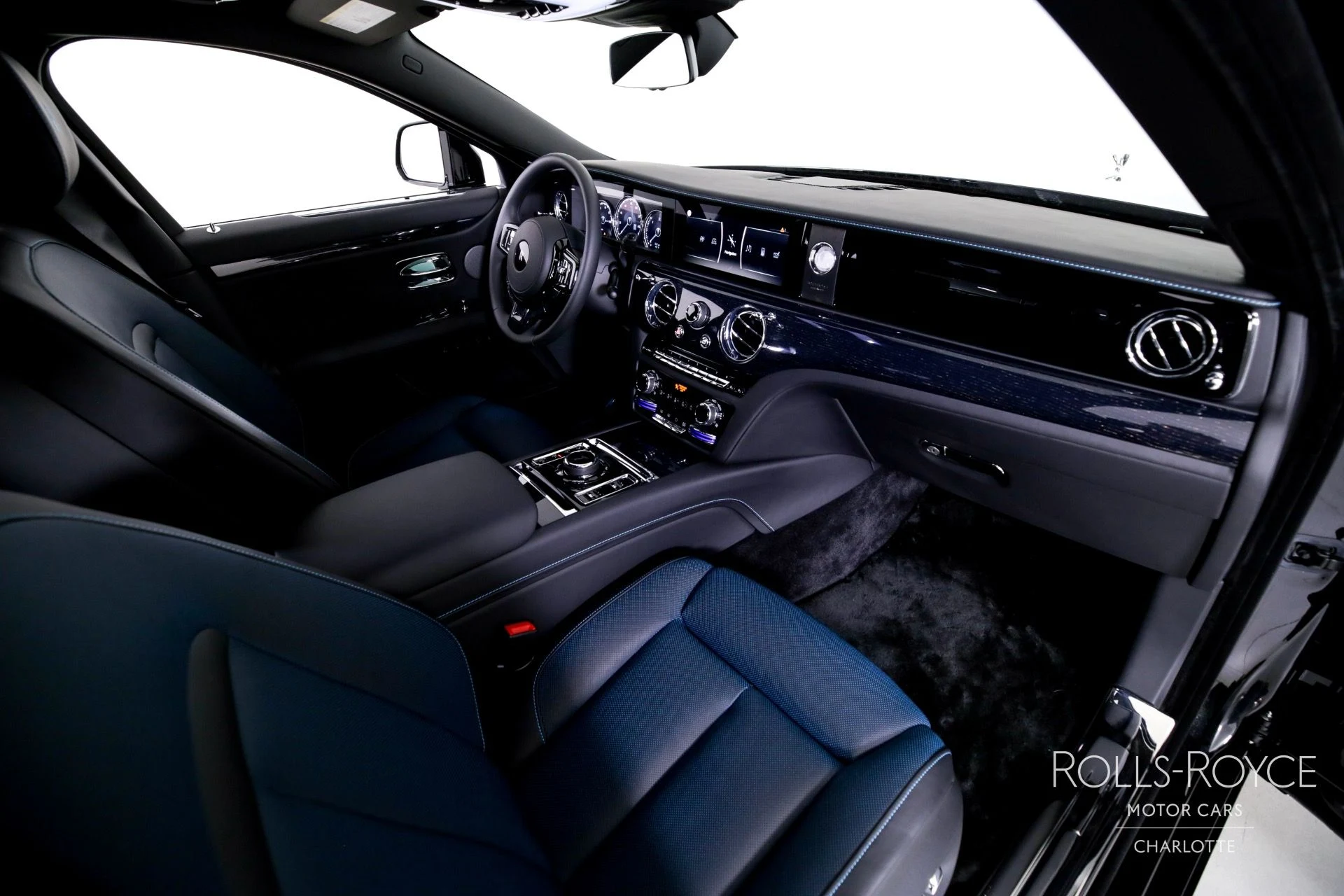 mph030_2852102736_Used_2024_Rolls_Royce_Ghost_1746461568_aed501d296