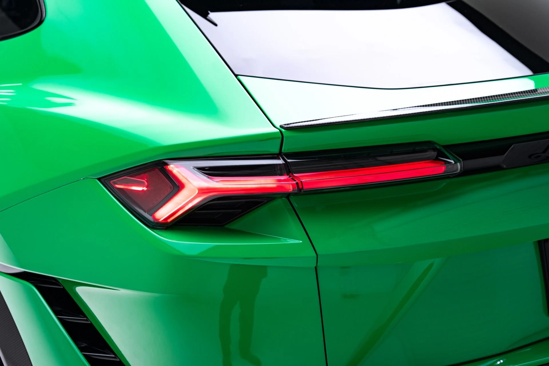 mph030_2863405734_Used_2023_Lamborghini_Urus_Performante_1776122836_42b40d2aee