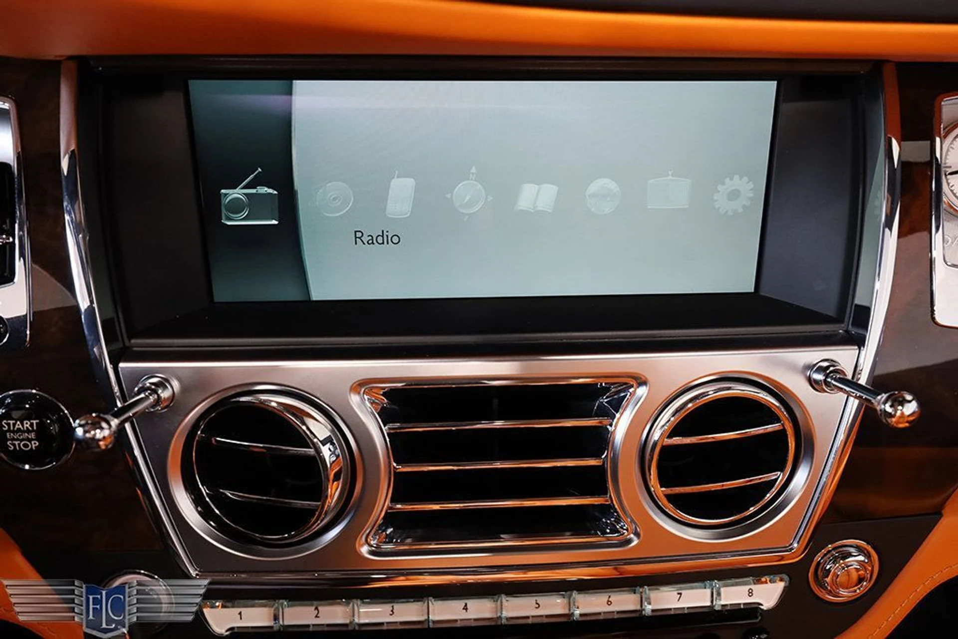 mph030_2873704749_used_2017_rolls_royce_dawn_convertible_9689_22999334_31_1024_5d7a5c3d04