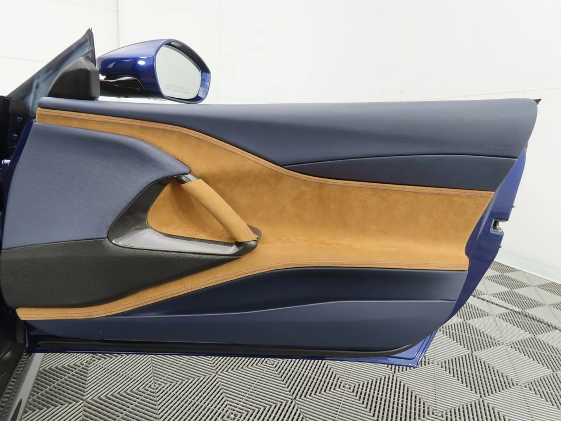 mph030_2875433077_used_2021_ferrari_812_gts_convertible_8119_22995244_31_1024_6b91c3e1c3