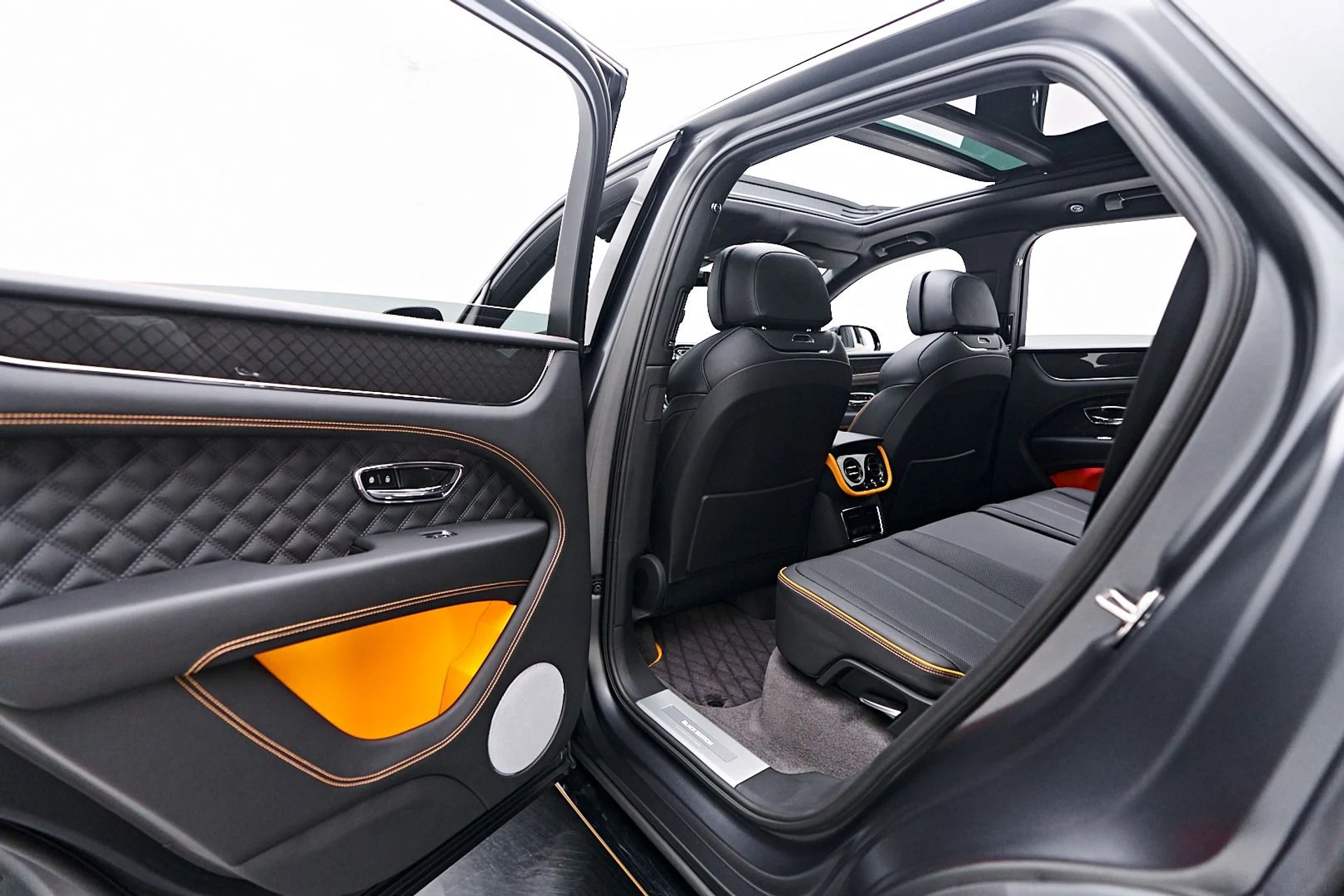 mph030_2905559264_Used_2025_Bentley_Bentayga_S_Black_Edition_1738363048_73c4de2871