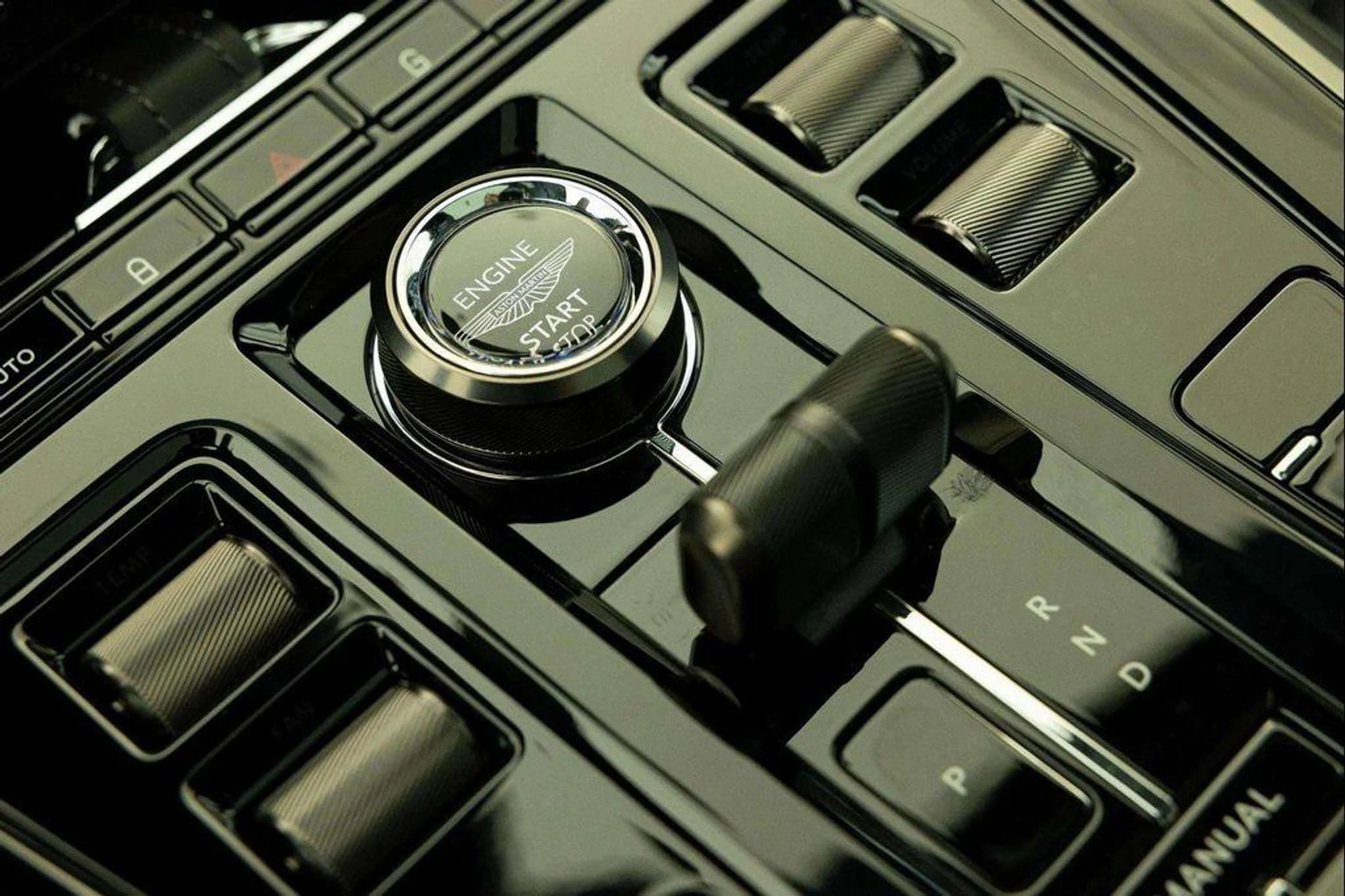 mph030_2909861133_608h_Ljc2e_Uj5i_Ip_Zy7_32_Oi_XOM_667860e326