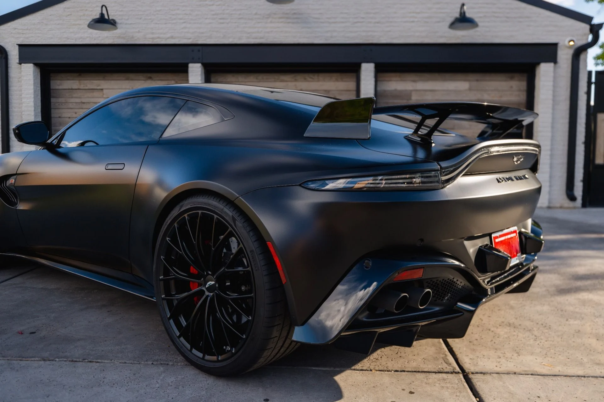mph030_2913160370_Used_2023_Aston_Martin_Vantage_F1_Edition_1715792313_f315c3deaf