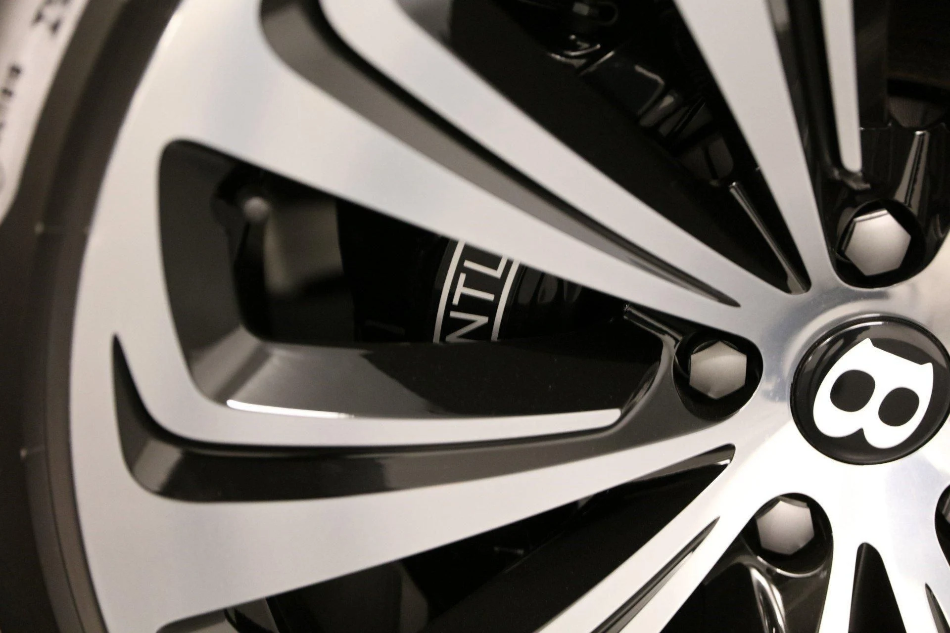 mph030_291748728_Used_2022_Bentley_Bentayga_V8_1678278185_df61b7f4c6