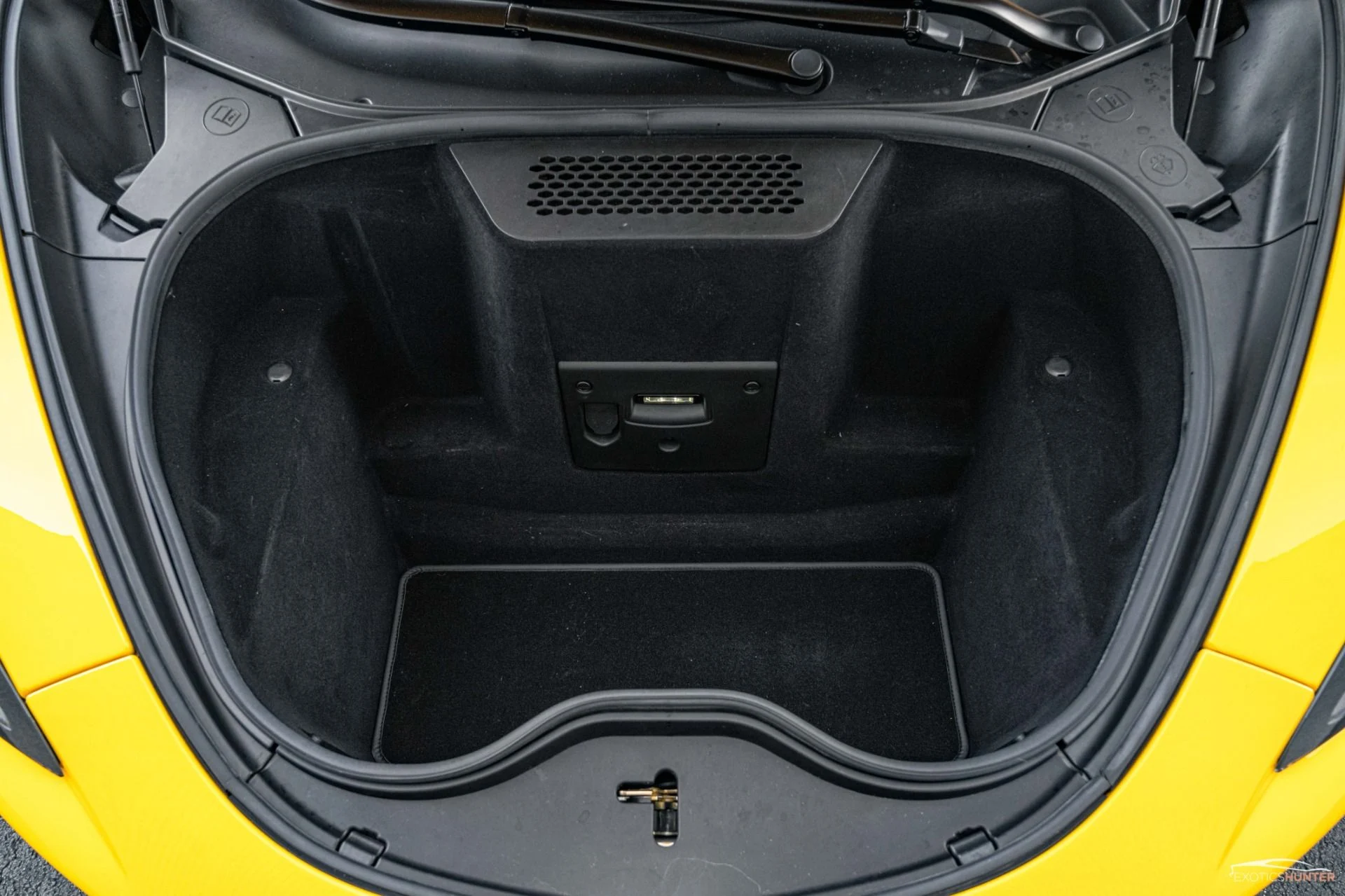 mph030_293371741_Used_2016_Mc_Laren_570_S_w_EVERY_Carbon_Exterior_Pack_Lux_Pack_Front_Lift_1754945163_0b2d488b3e