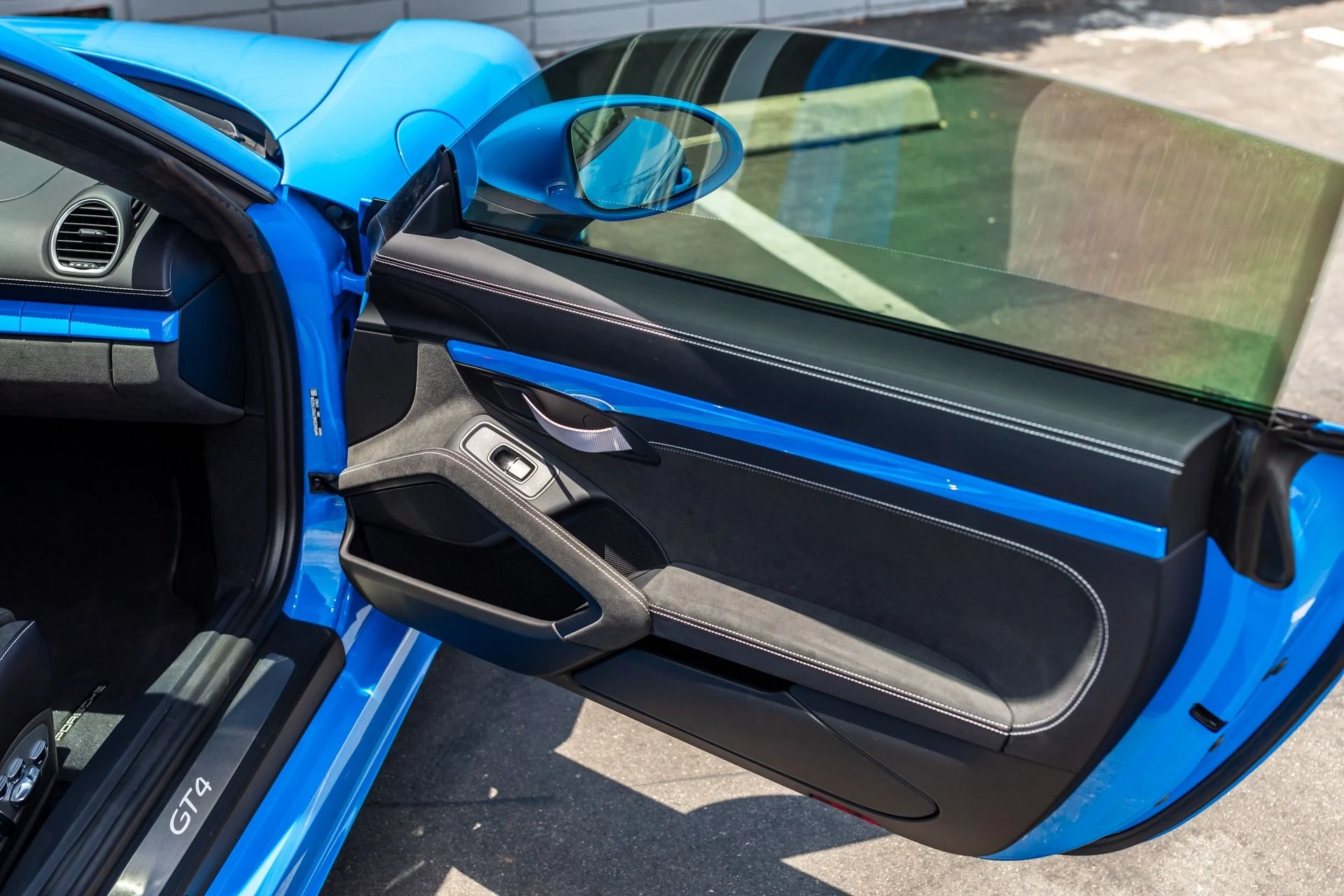 mph030_2935577170_Used_2023_Porsche_718_Cayman_GT_4_1721258212_2884a08d1c