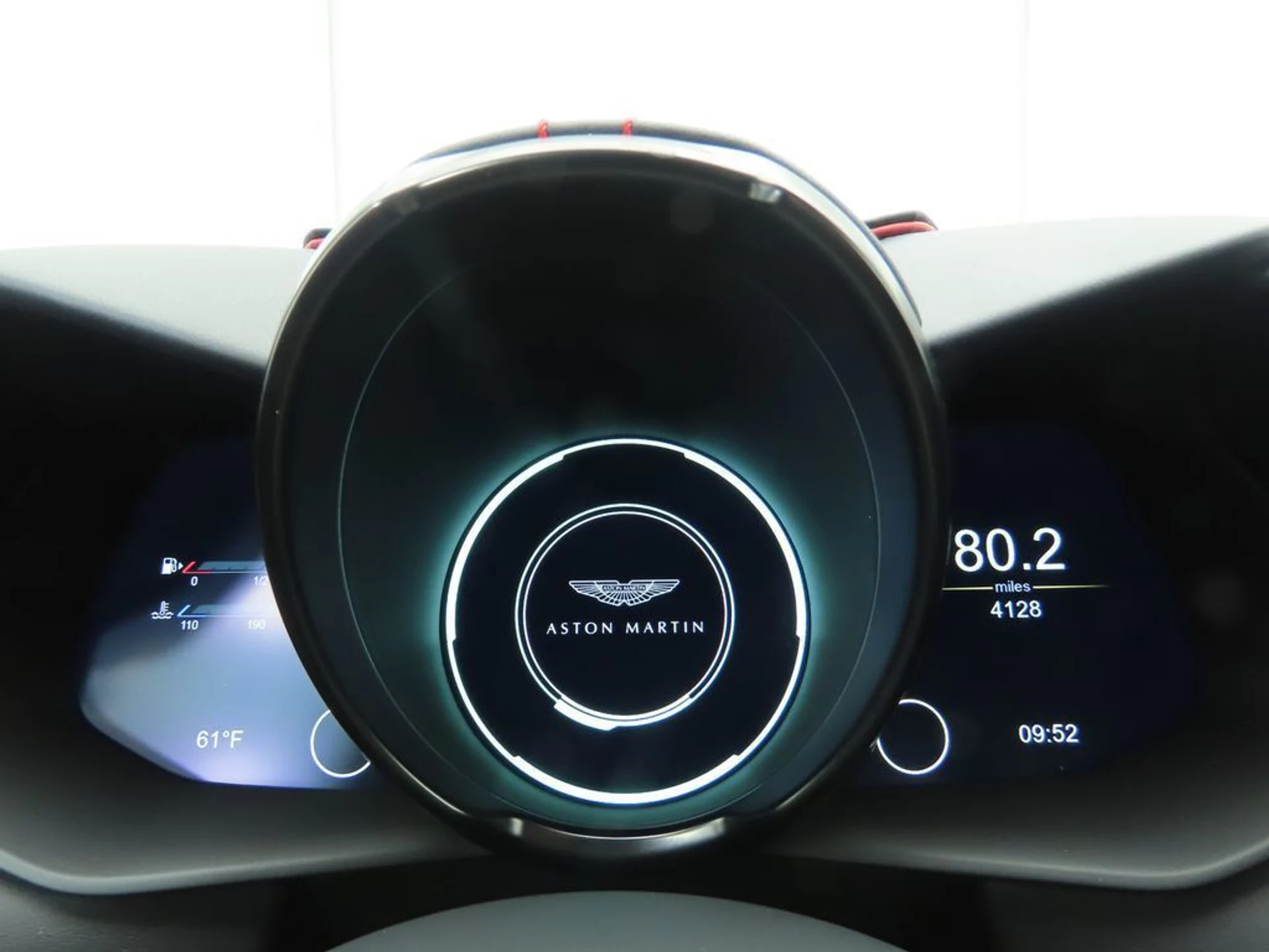 mph030_2941156923_used_2023_aston_martin_dbs_coupe_8119_22958468_31_1024_353245d504
