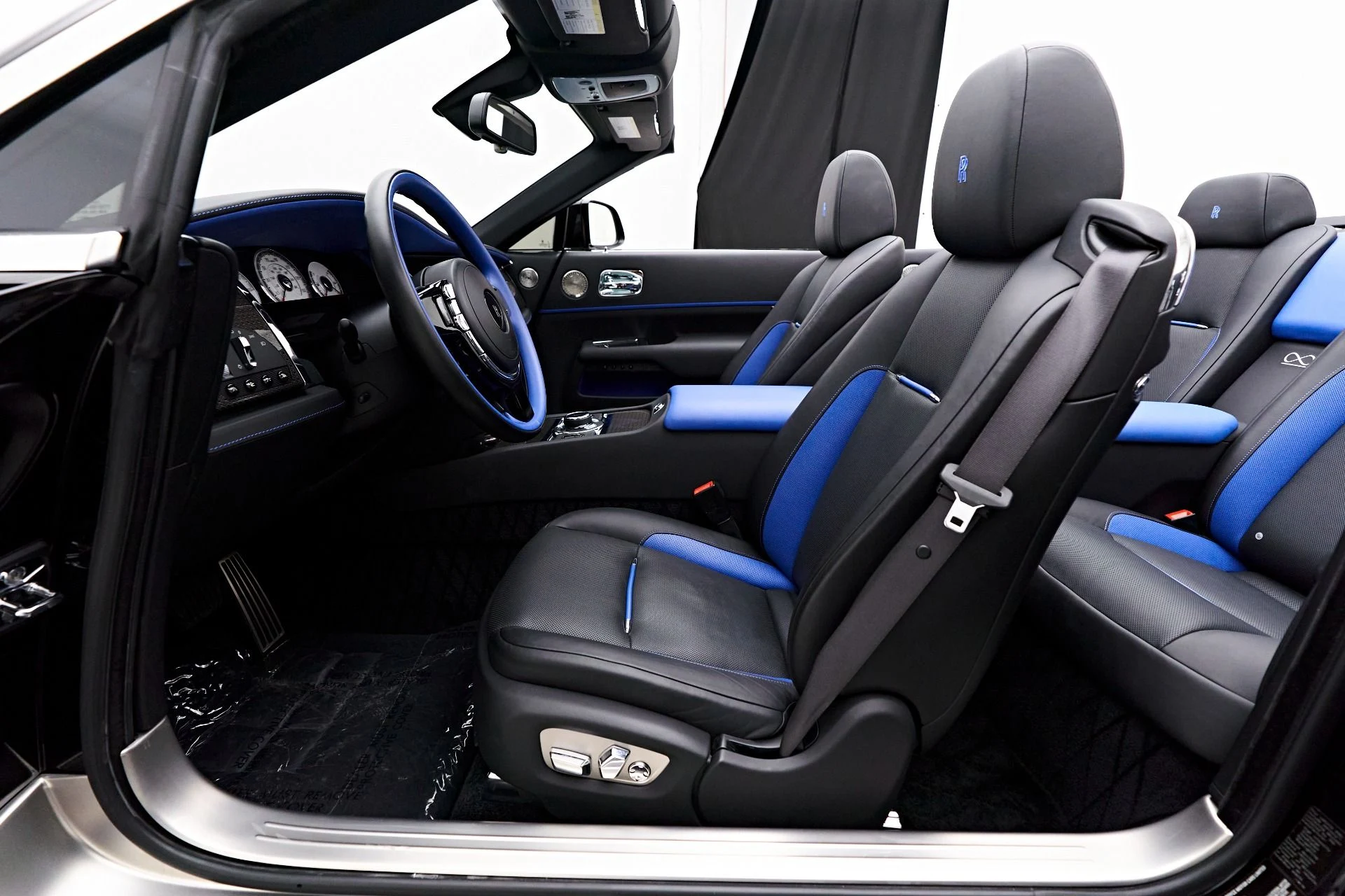 mph030_2941500115_Used_2018_Rolls_Royce_Dawn_Base_1712097655_a334a8dde7