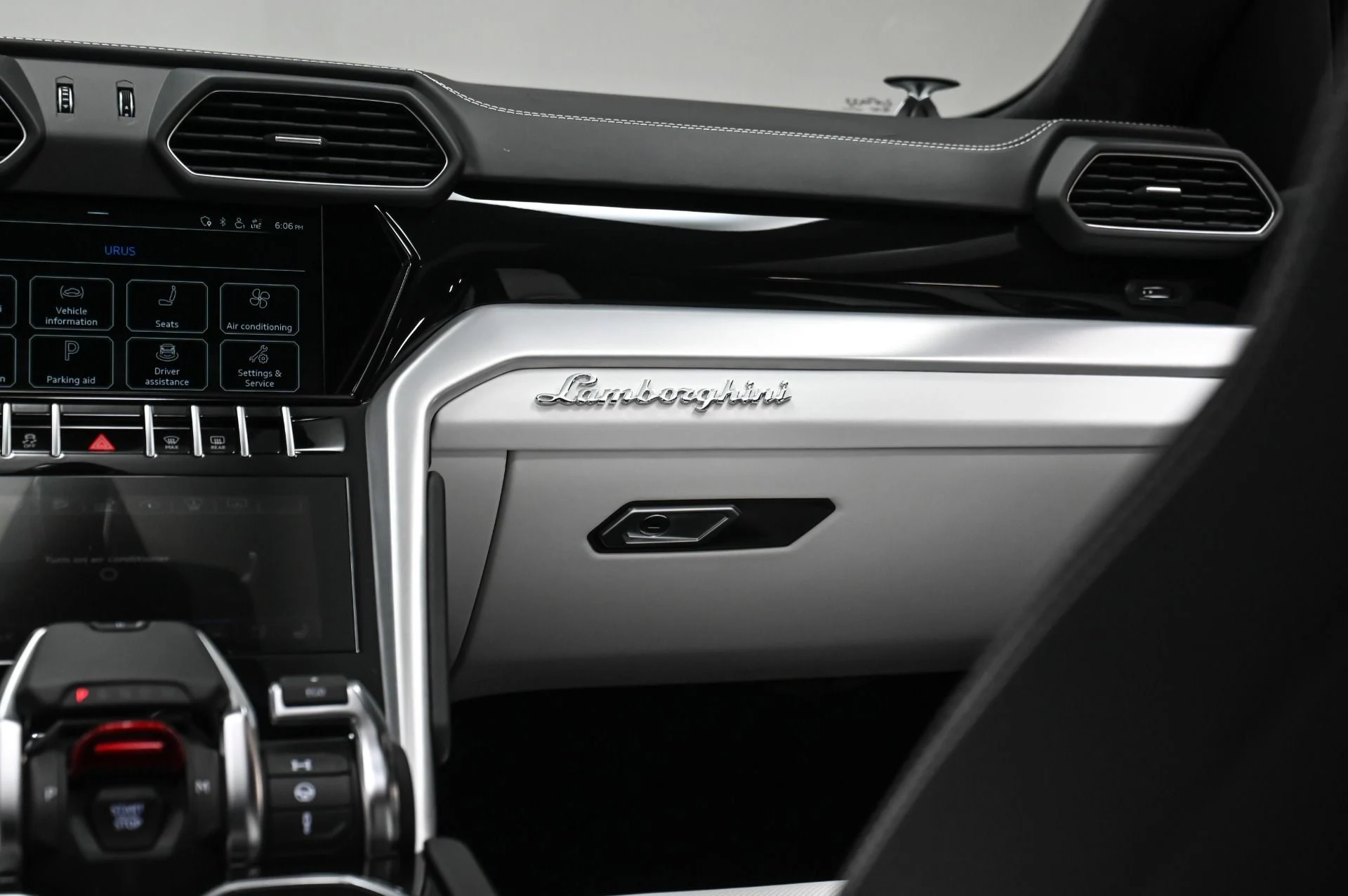 mph030_2942782000_Used_2020_Lamborghini_Urus_1770313419_660fd70077