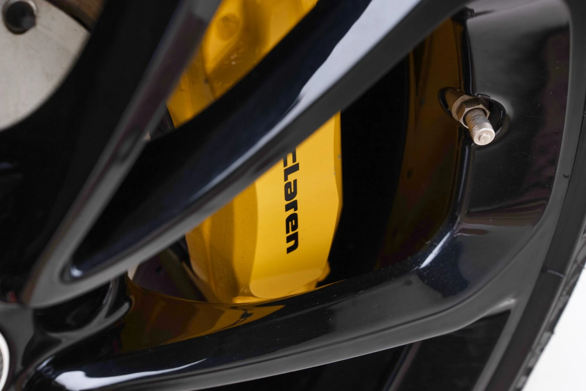 mph030_2959902689_Used_2017_Mc_Laren_570_GT_1779229037_e18966afef