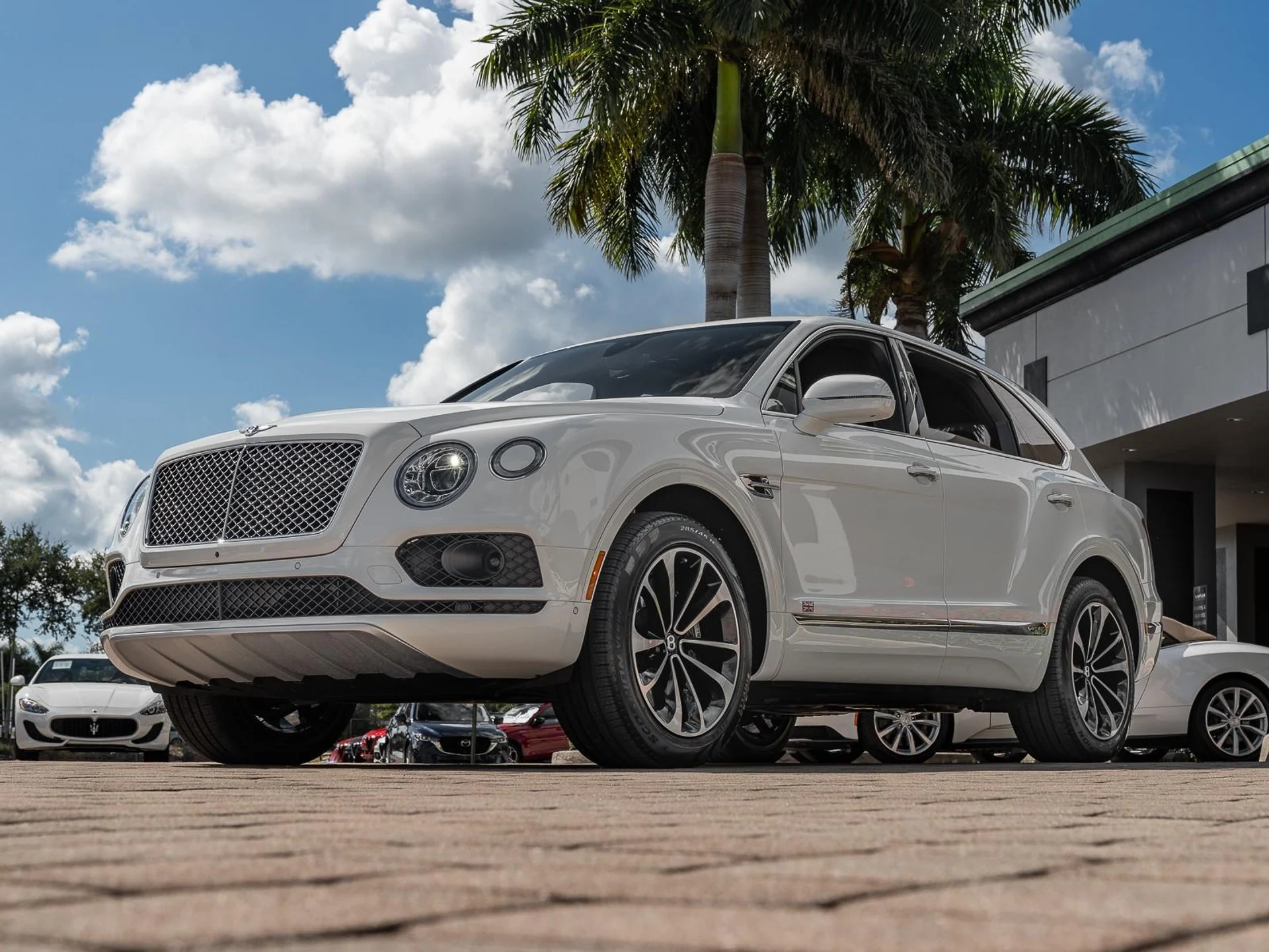 mph030_2961778376_Used_2018_Bentley_Bentayga_W12_Signature_1761171411_f30b3cde6f