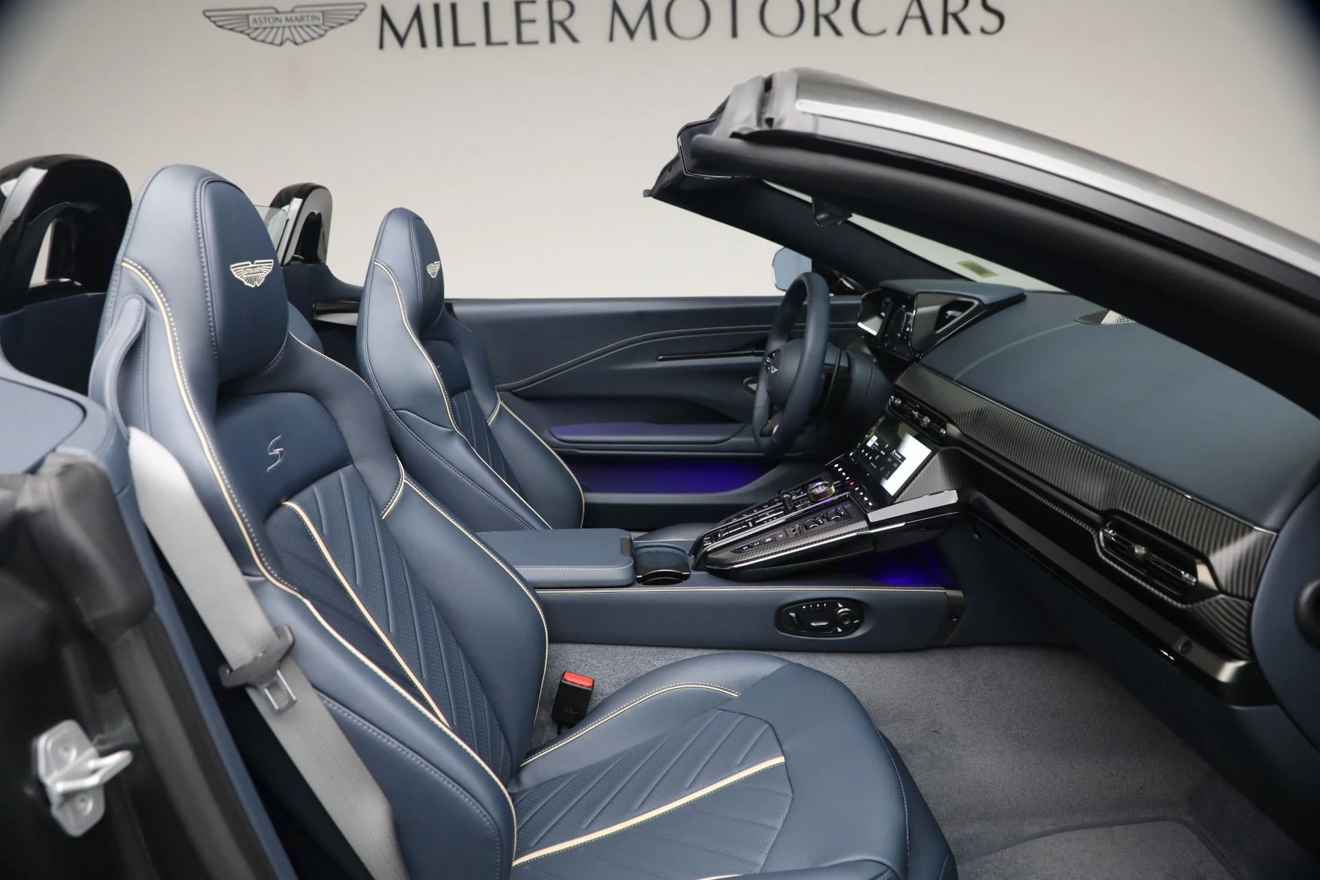 mph030_2966186678_New_2026_Aston_Martin_Vantage_S_Roadster_1787407546_05a6fc17bb