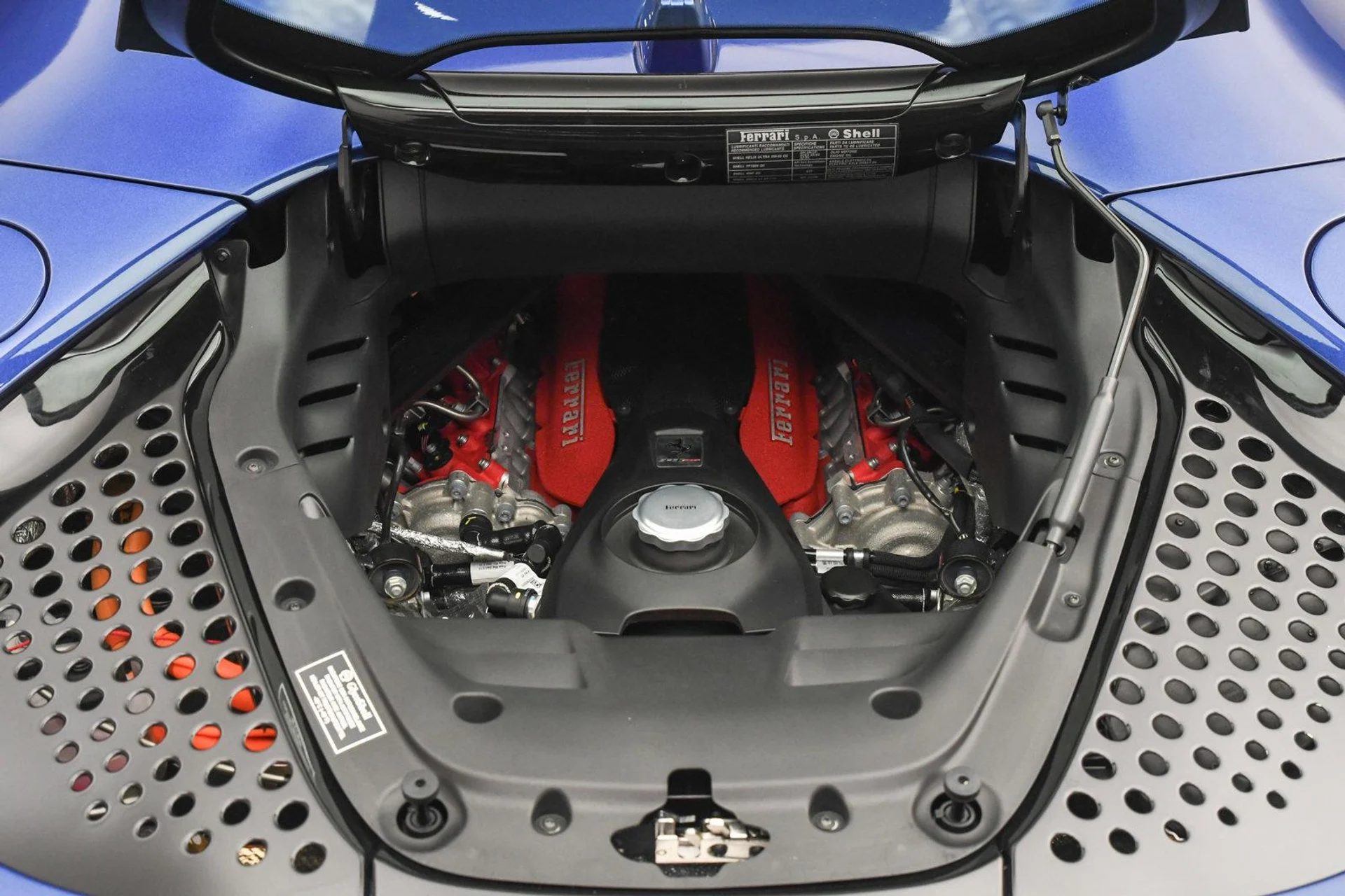 mph030_2966527710_Used_2023_Ferrari_SF_90_Spider_1740041894_c5bd39d089