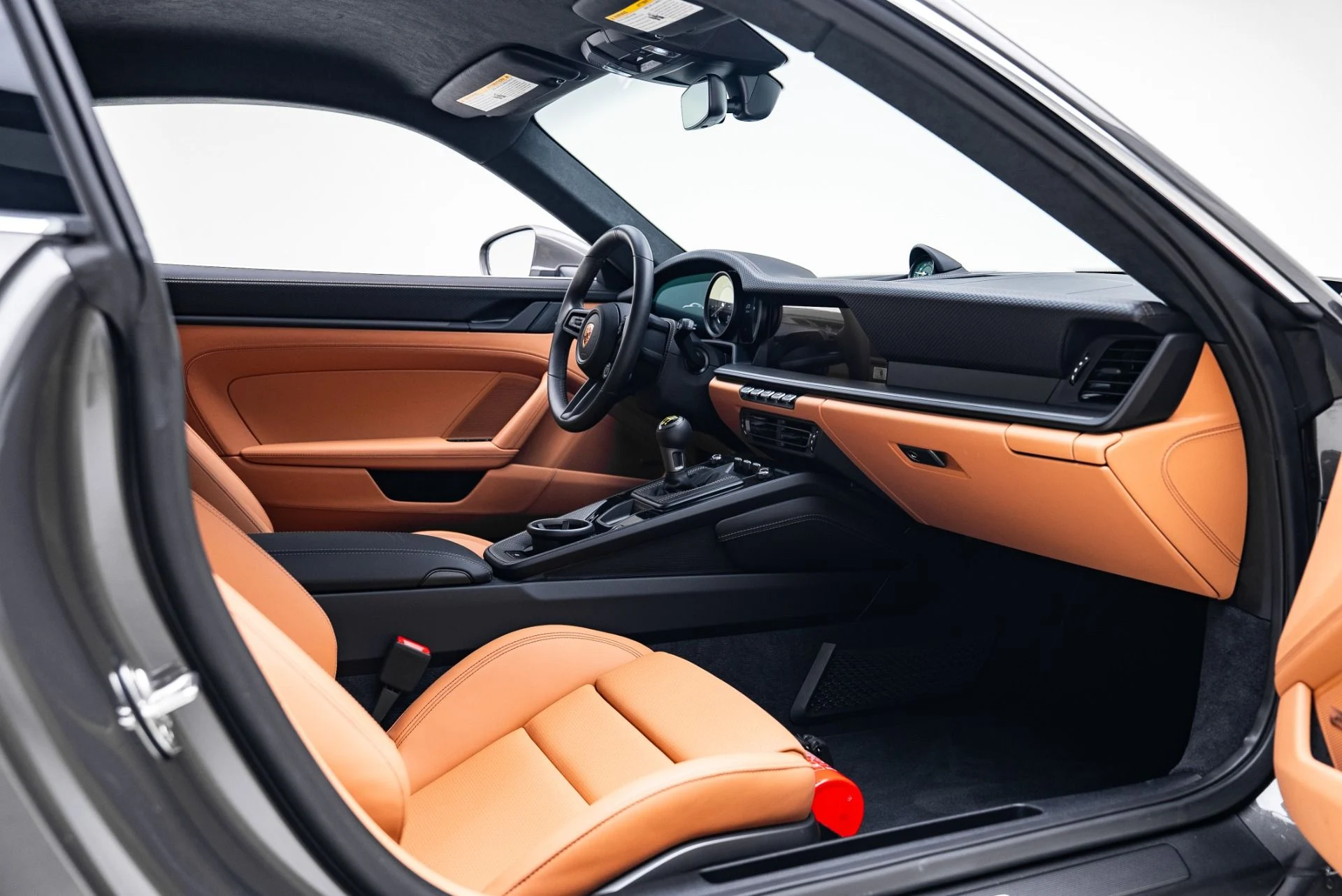 mph030_2966543599_Used_2024_Porsche_911_GT_3_Touring_1765917490_ff19224a49