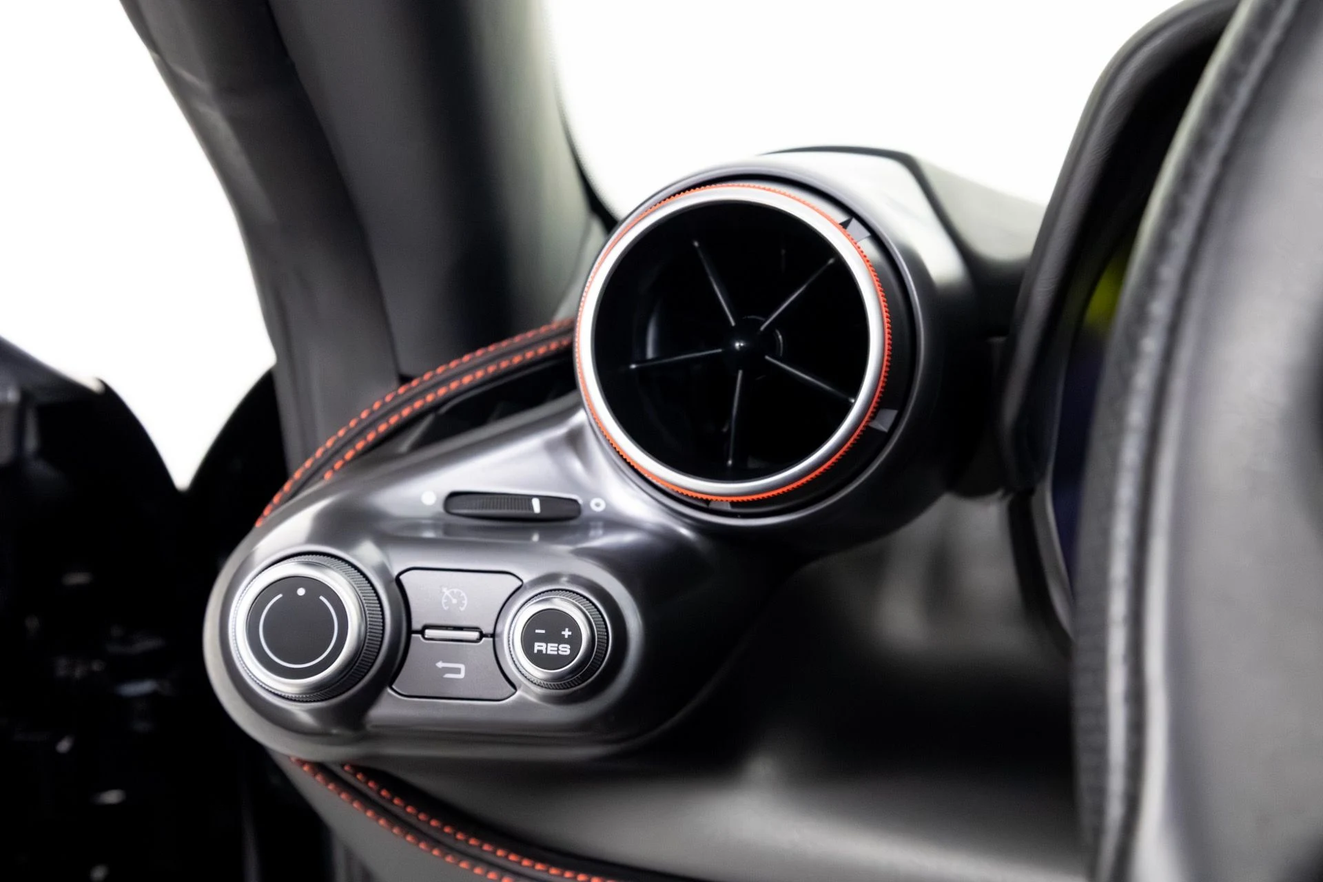 mph030_2967395919_Used_2022_Ferrari_F8_Spider_1769204206_42f487e739